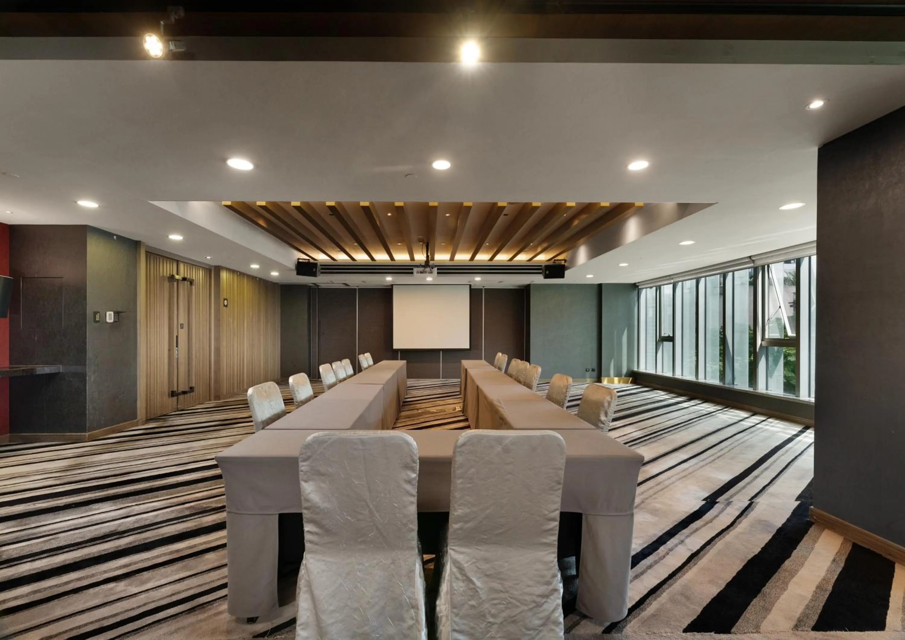 Meeting/conference room in Rhombus Park Aura Chengdu Hotel