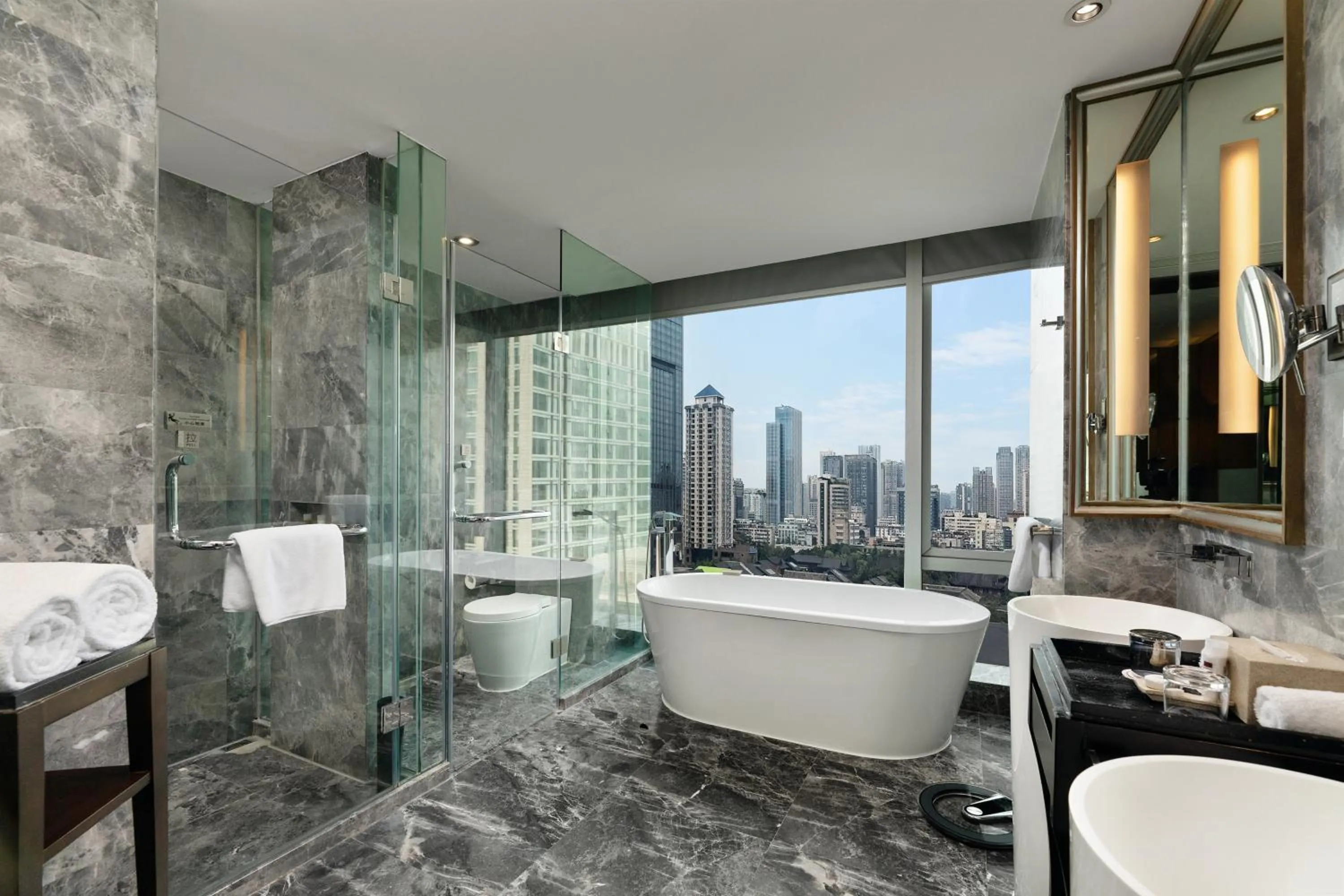 Bath in Rhombus Park Aura Chengdu Hotel