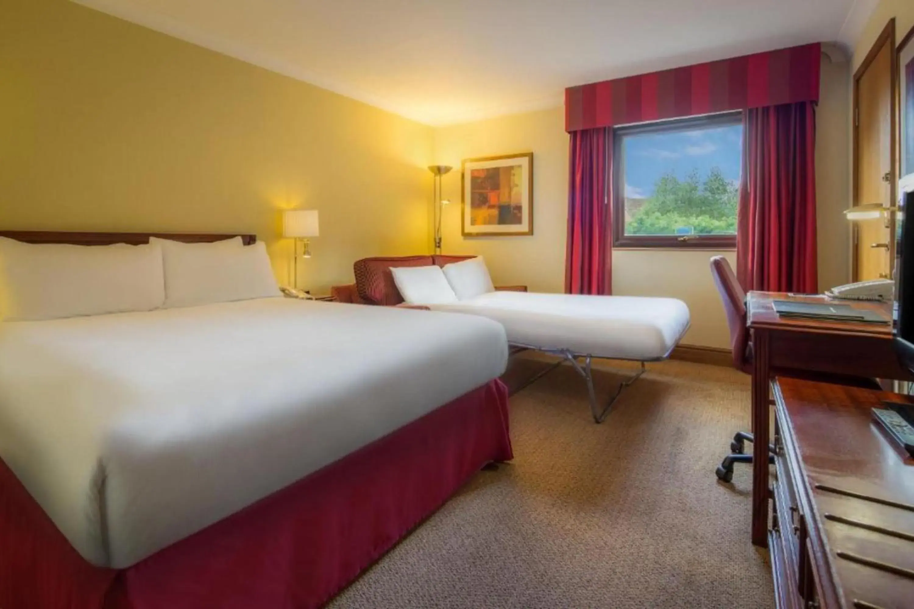 Deluxe Double Room with Sofa Bed in Delta Hotels by Marriott Warwick Deluxe Double Room with Sofa Bed in Delta Hotels by Marriott Warwick