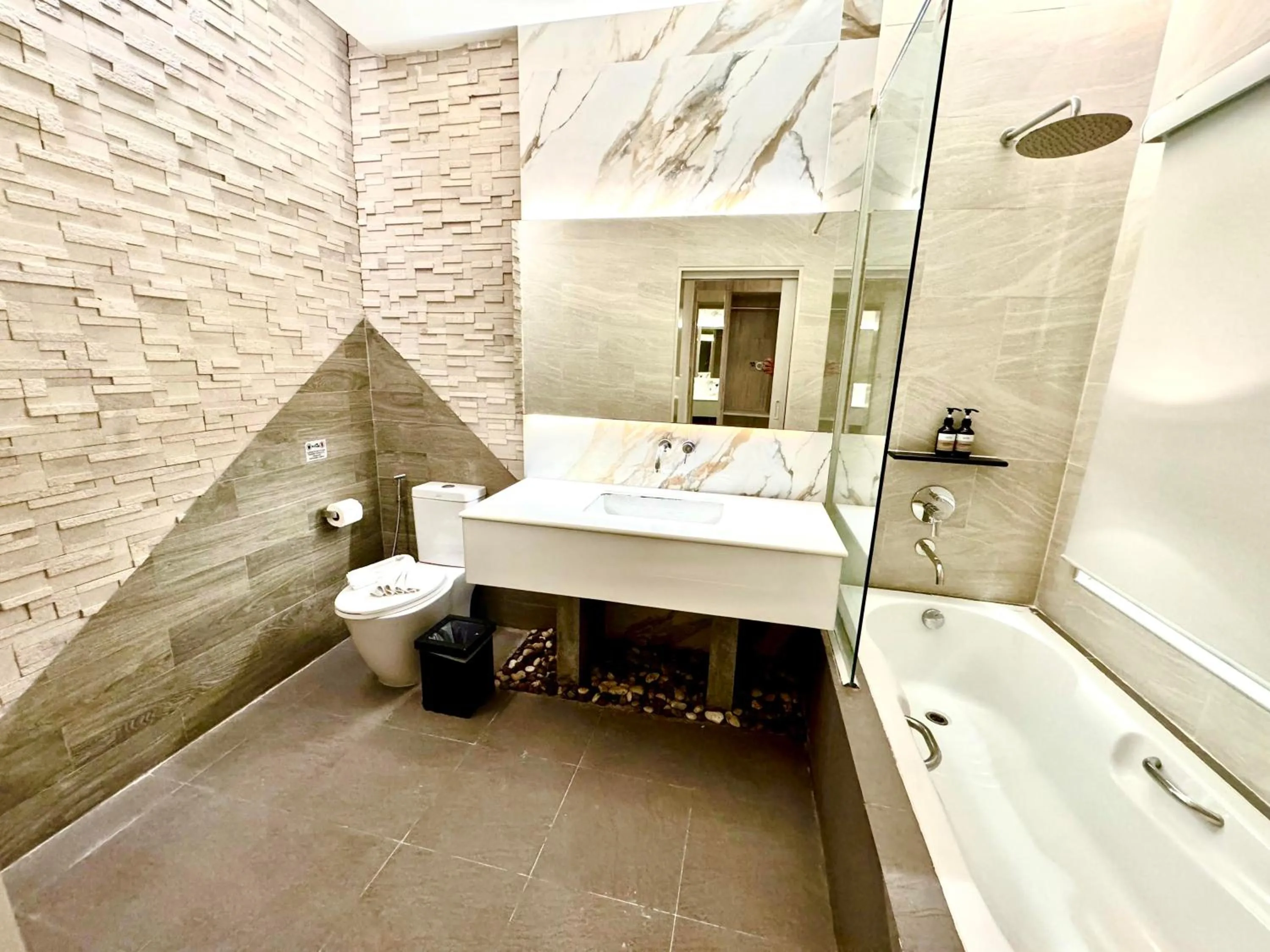 Bathroom in De Cozé Hotel