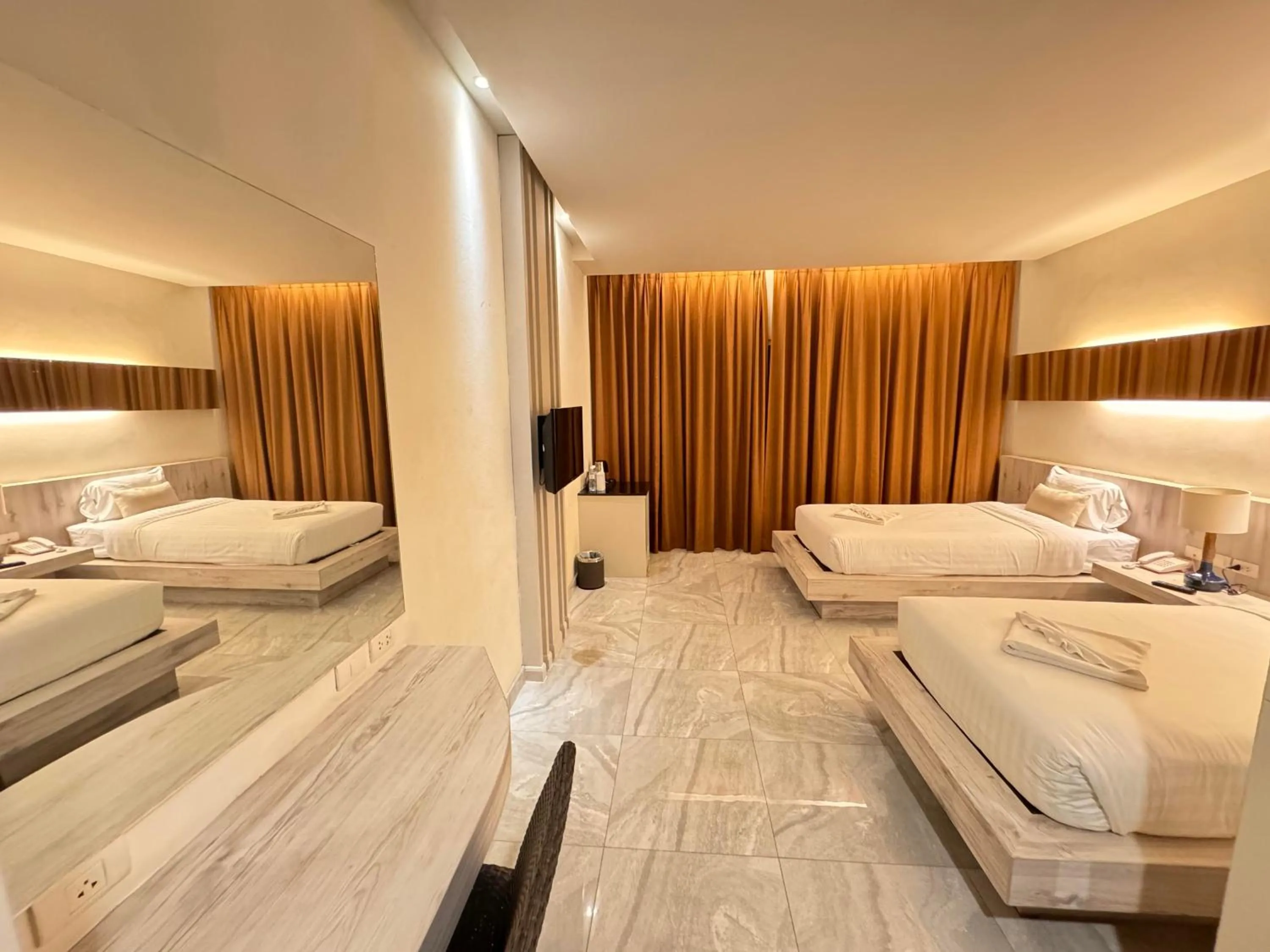 Bedroom, Bed in De Cozé Hotel