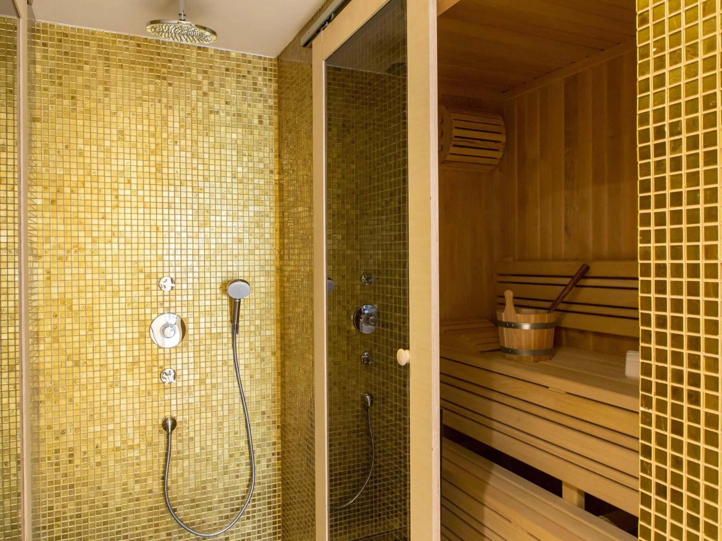 Bedroom in Swissotel Sarajevo