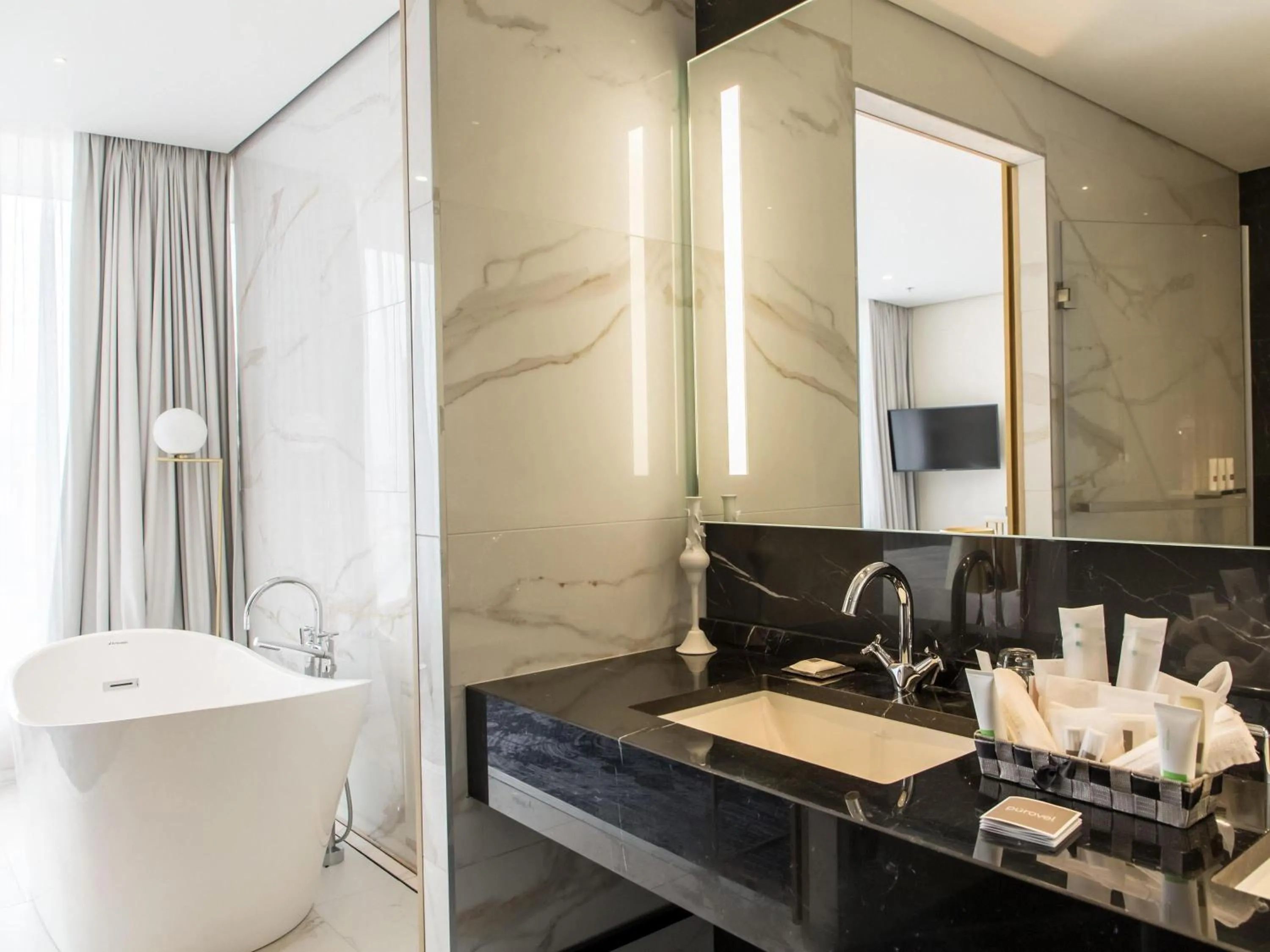 Bedroom in Swissotel Sarajevo