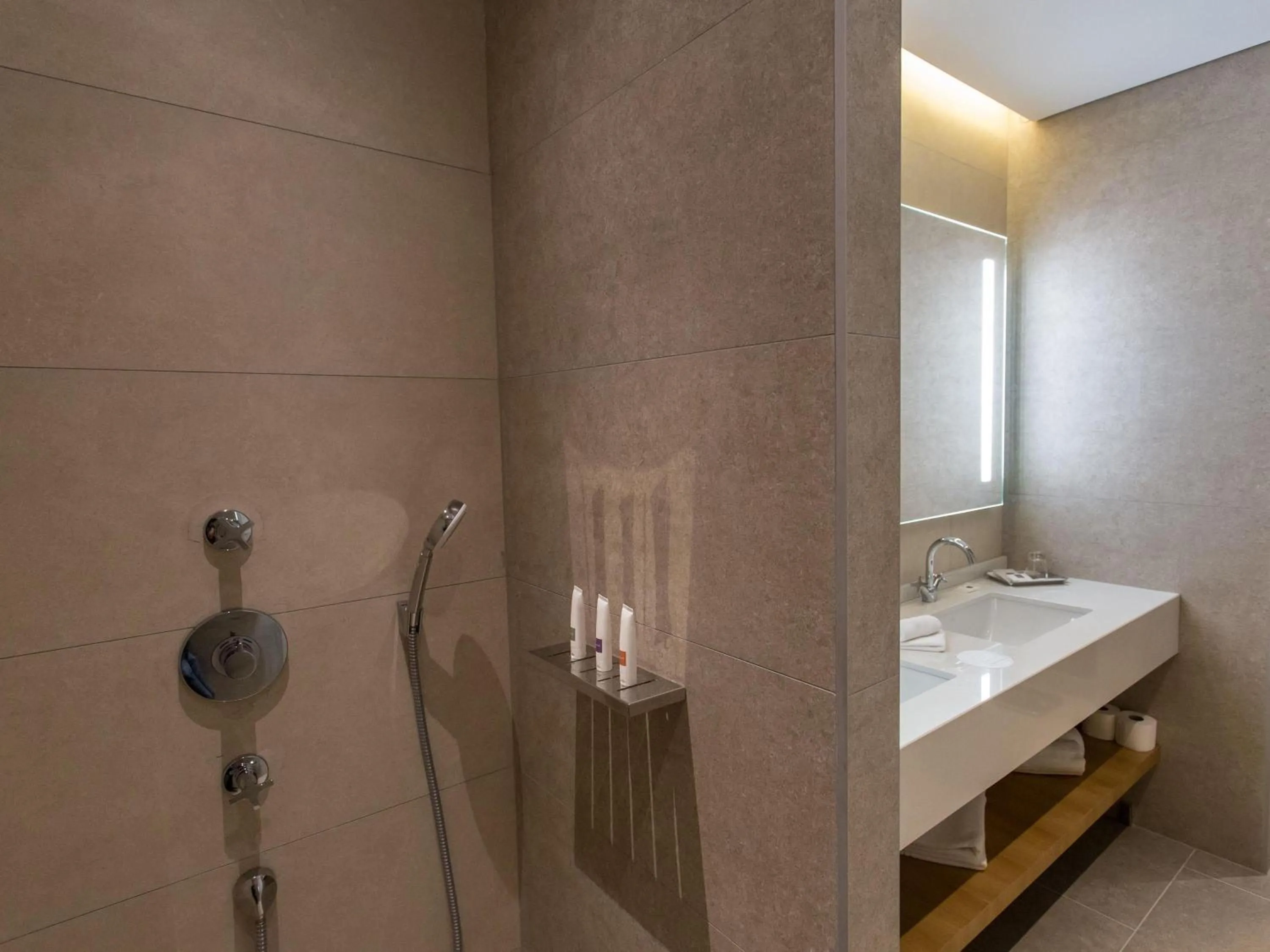 Bedroom in Swissotel Sarajevo