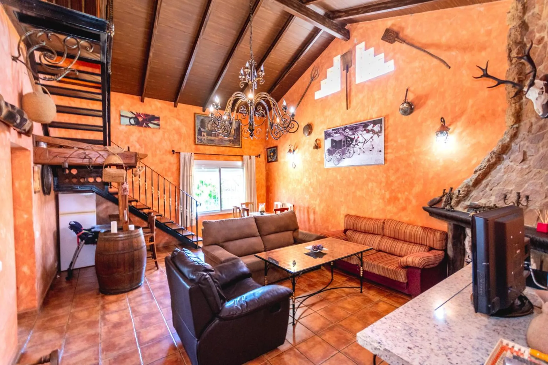 Communal lounge/ TV room in Cubo's Villa Sonia