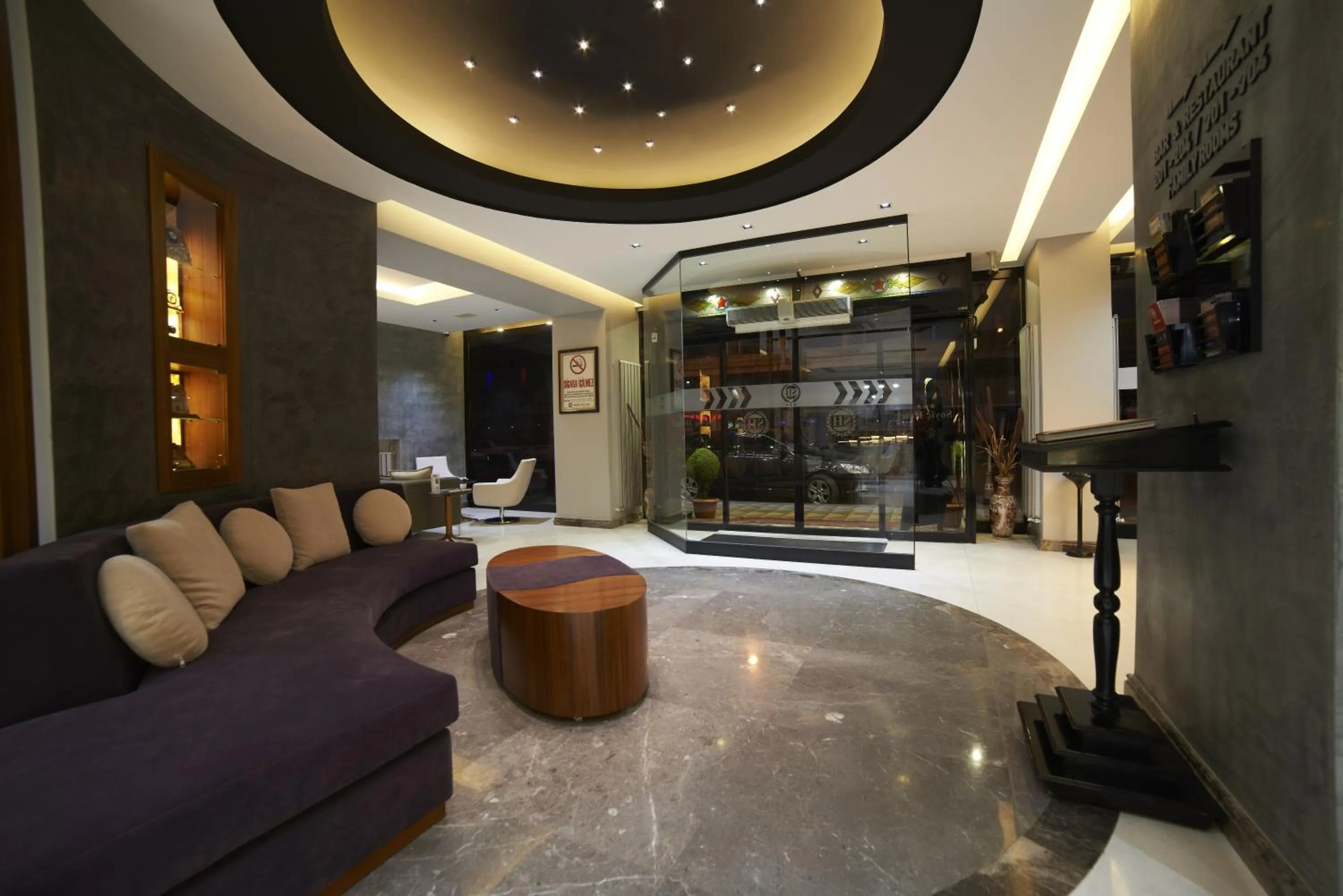 Lobby or reception in Soyic Hotel