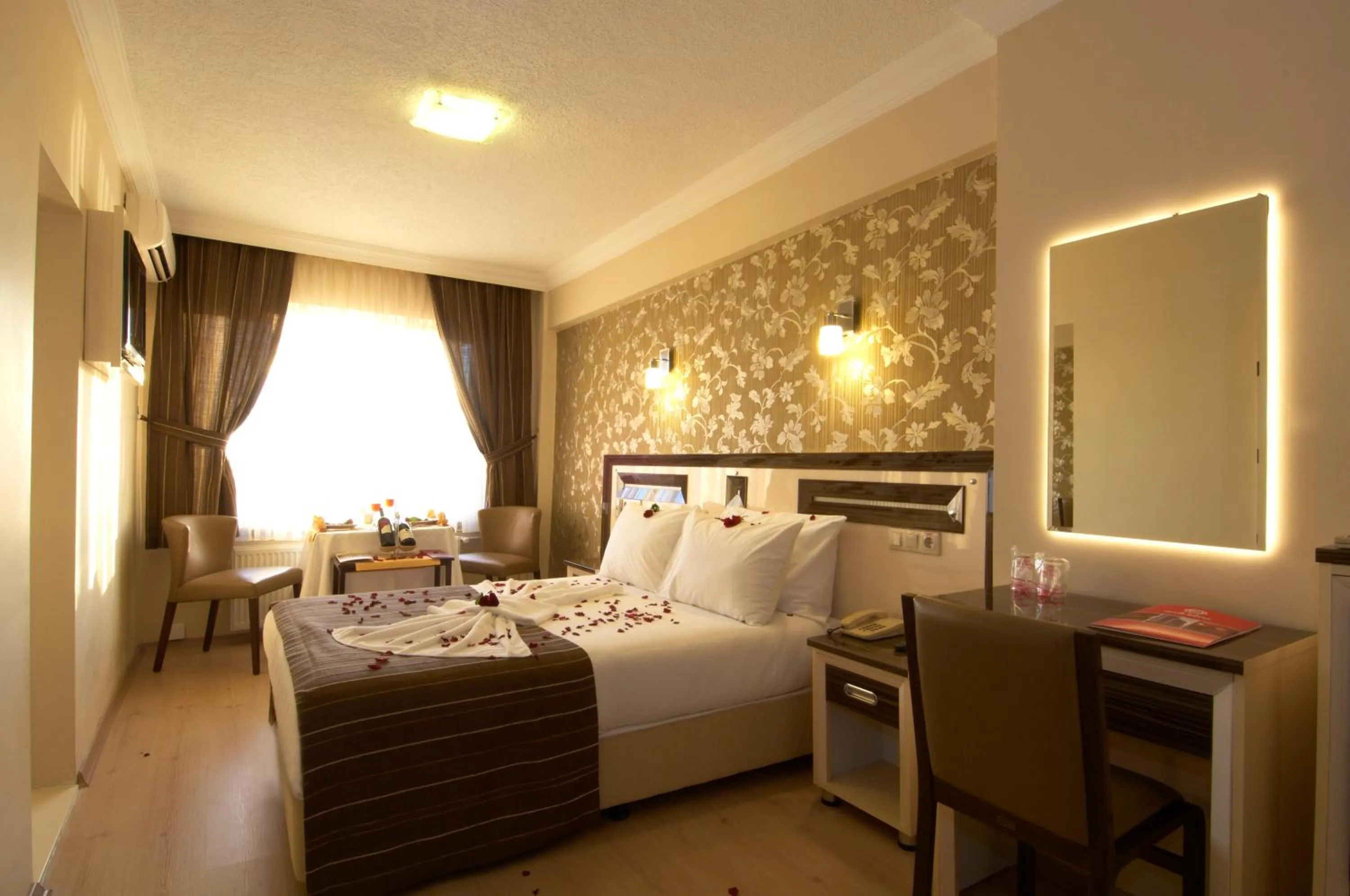 Photo of the whole room, Bed in Soyic Hotel
