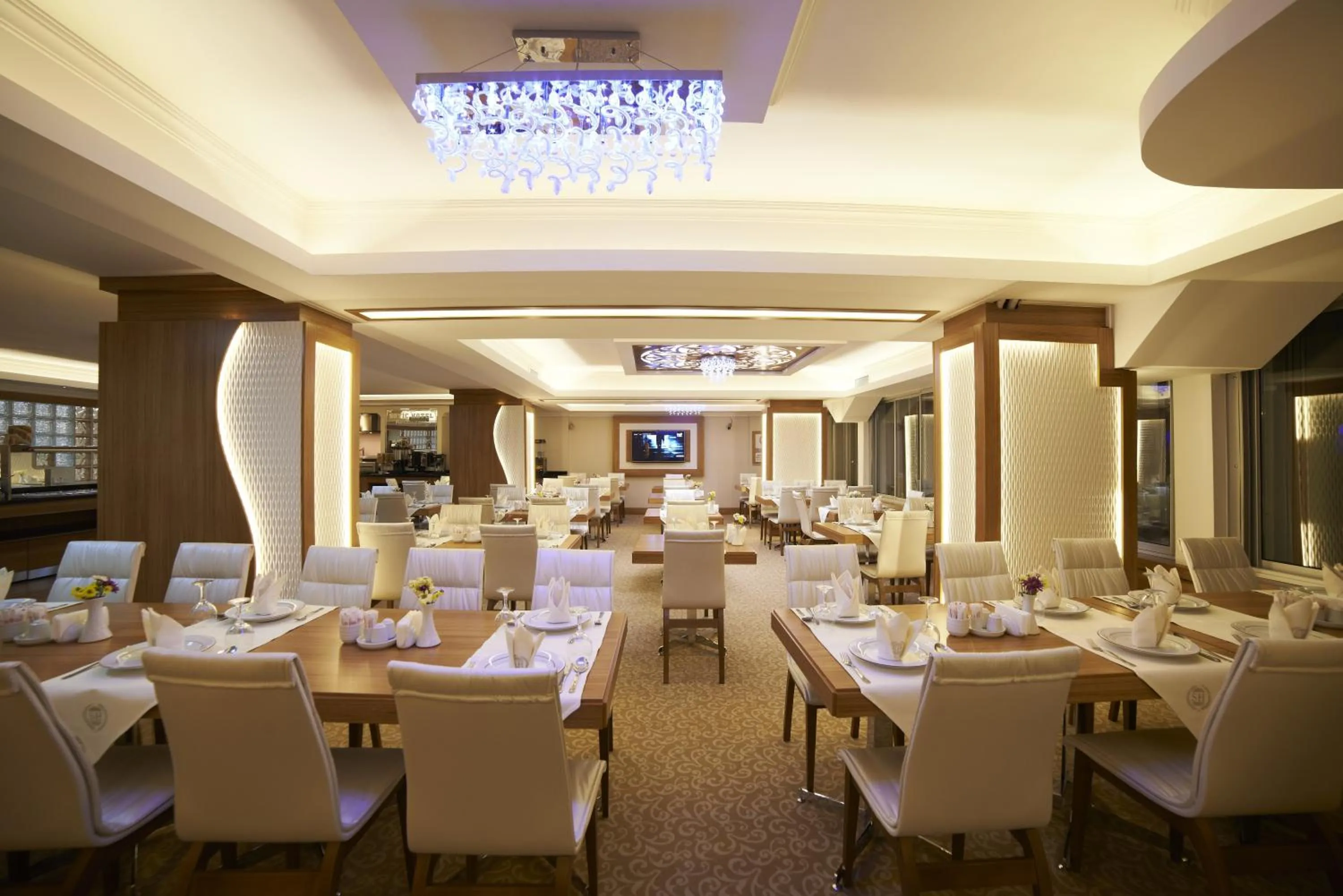 Restaurant/places to eat in Soyic Hotel