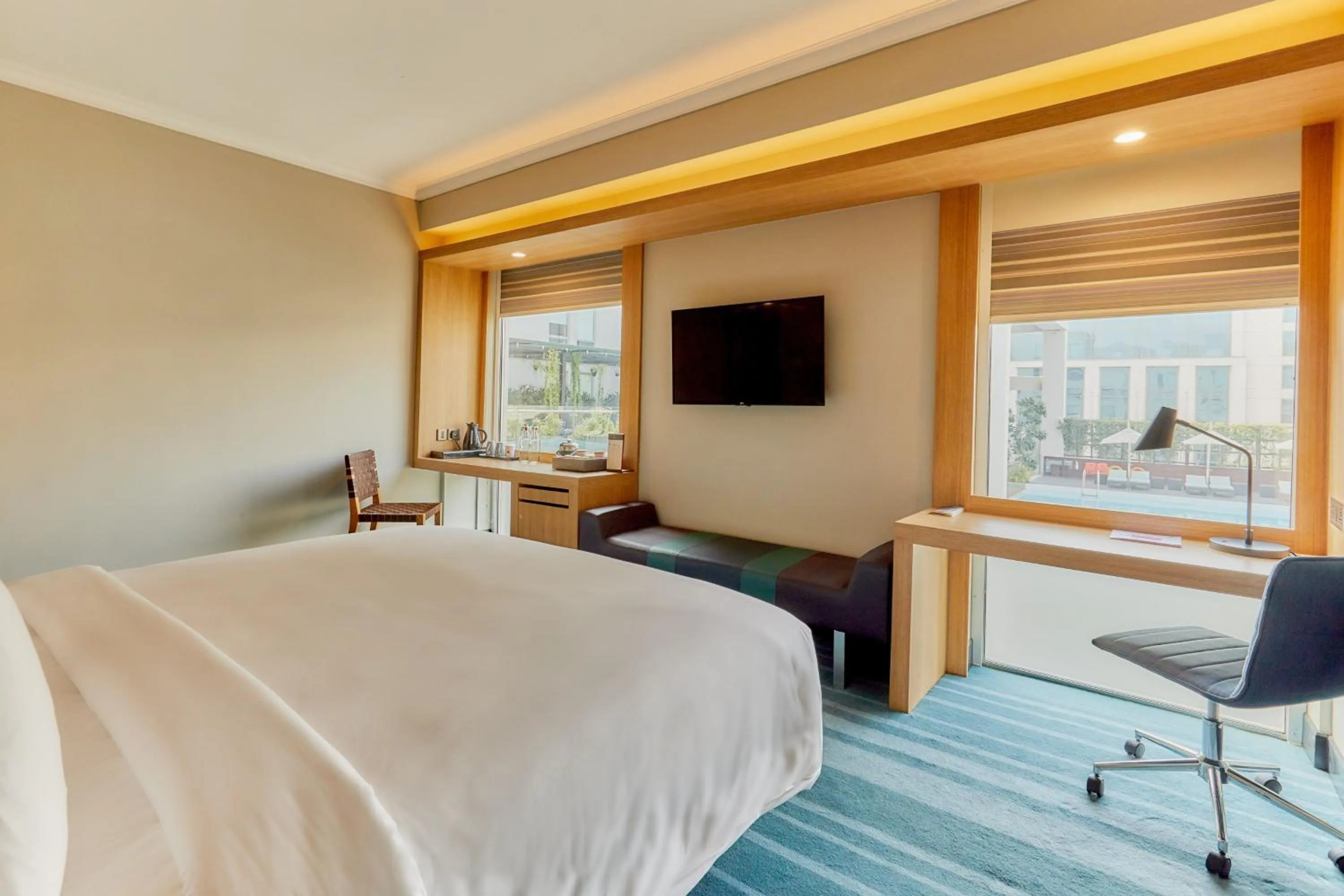 Photo of the whole room, Bed in Aloft New Delhi Aerocity