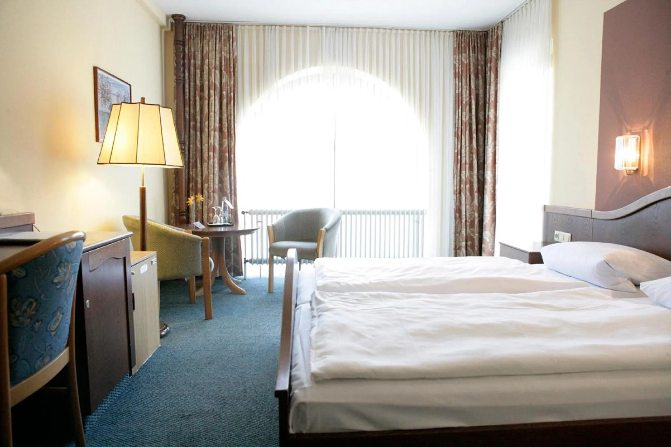 Photo of the whole room, Bed in Reichels Parkhotel