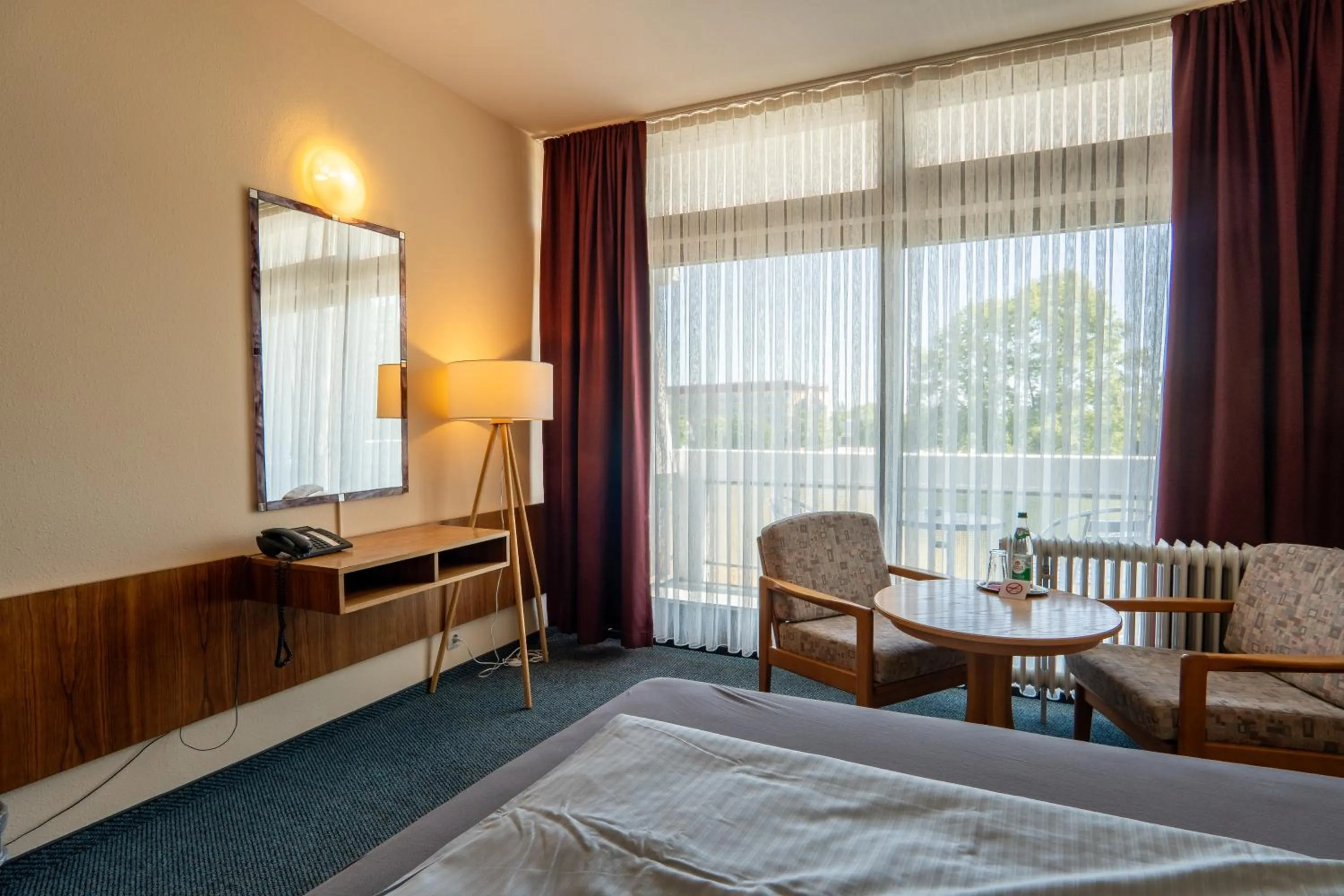 Photo of the whole room, Bed in Reichels Parkhotel