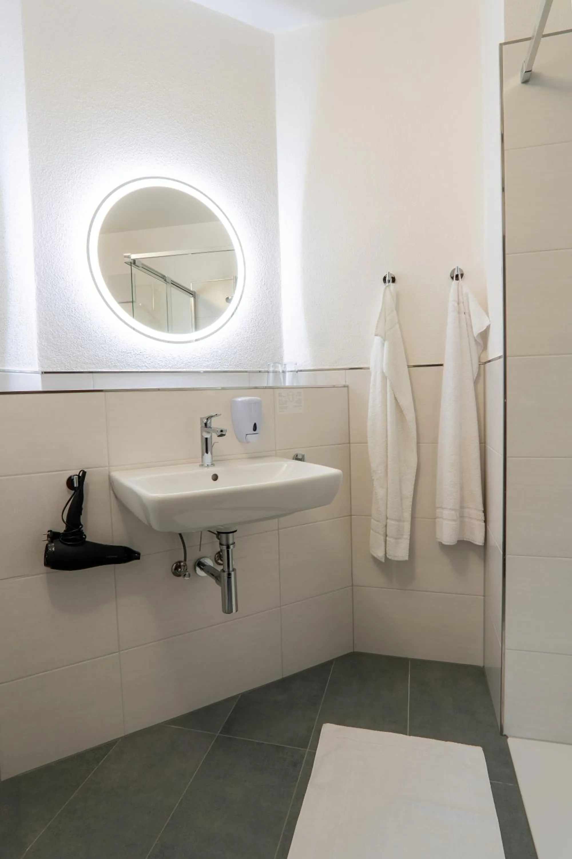 Bathroom in Reichels Parkhotel