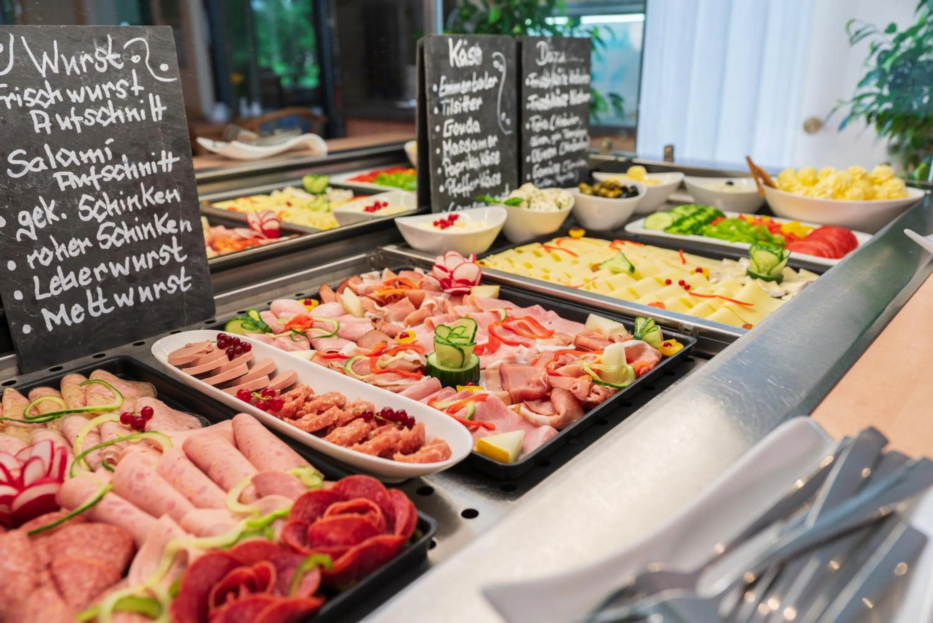 Buffet breakfast in Reichels Parkhotel