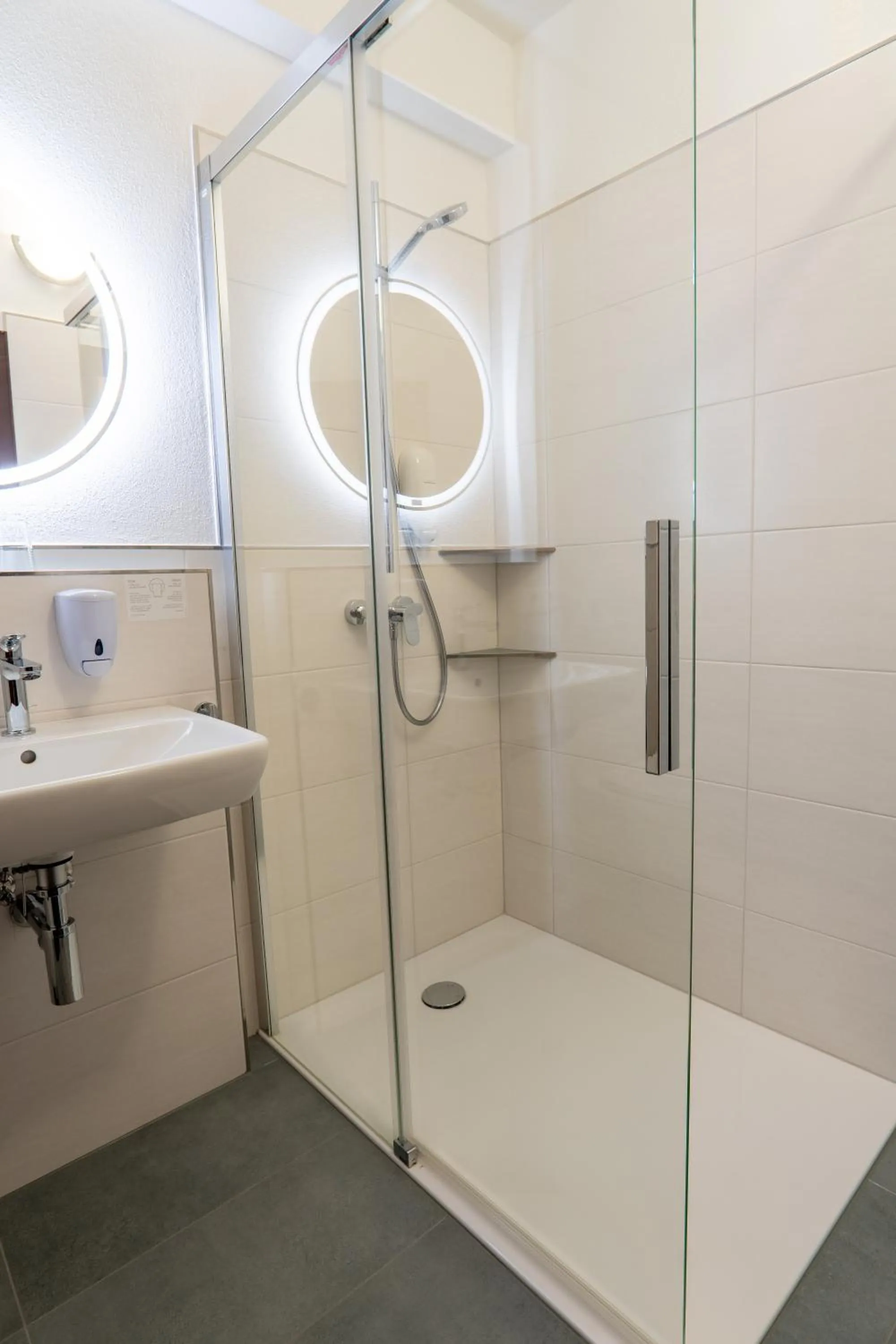 Bathroom in Reichels Parkhotel