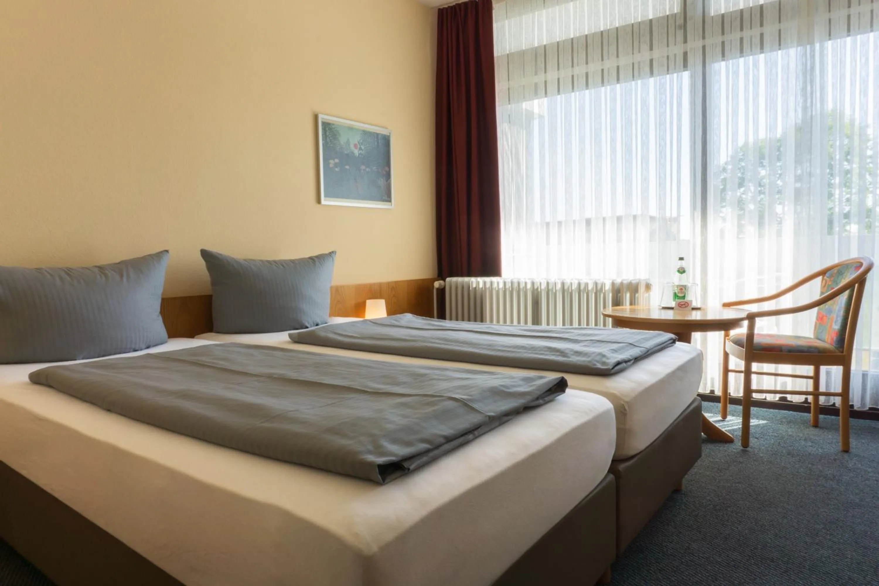 Photo of the whole room, Bed in Reichels Parkhotel