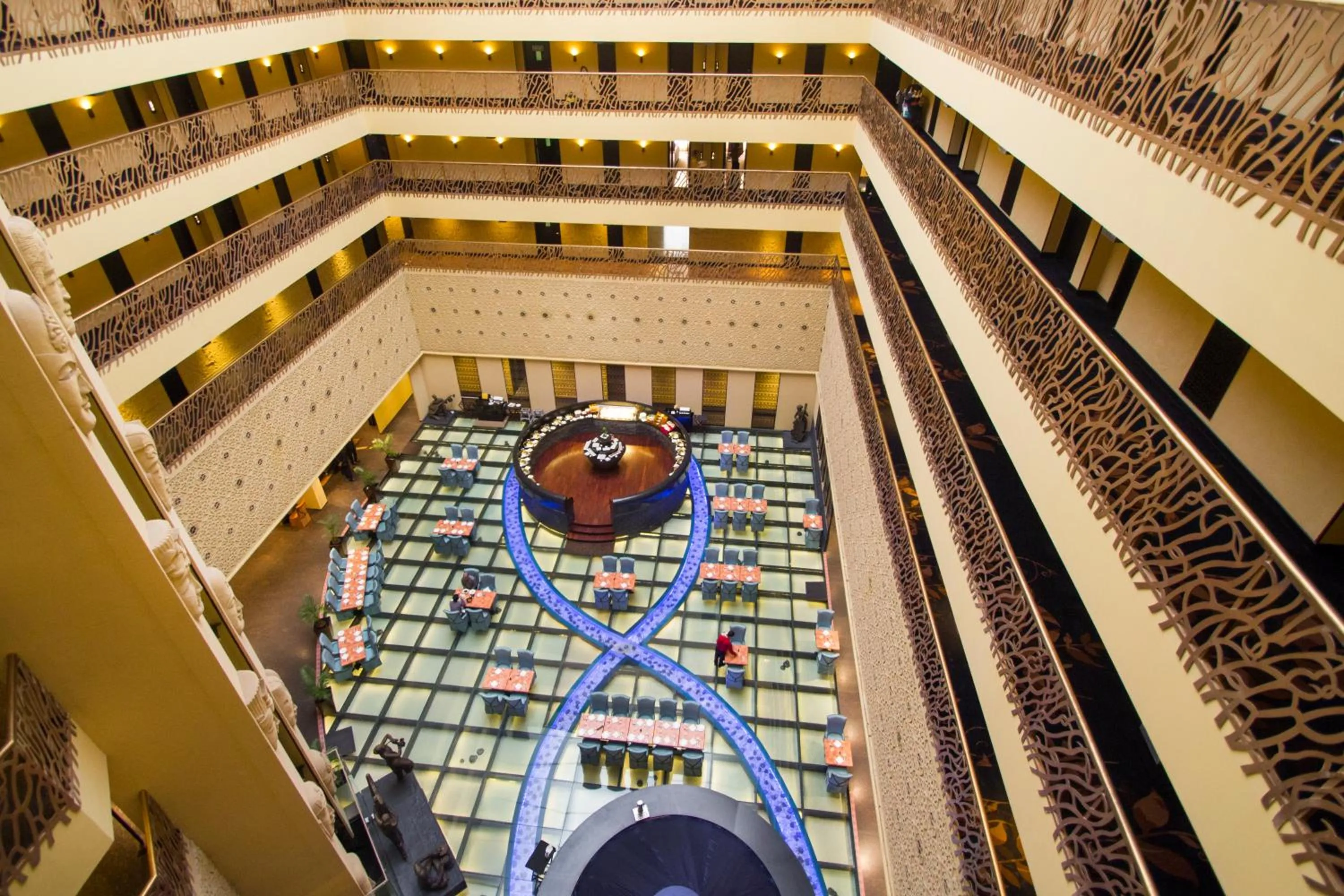 Restaurant/places to eat in Sterlings Mac Hotel