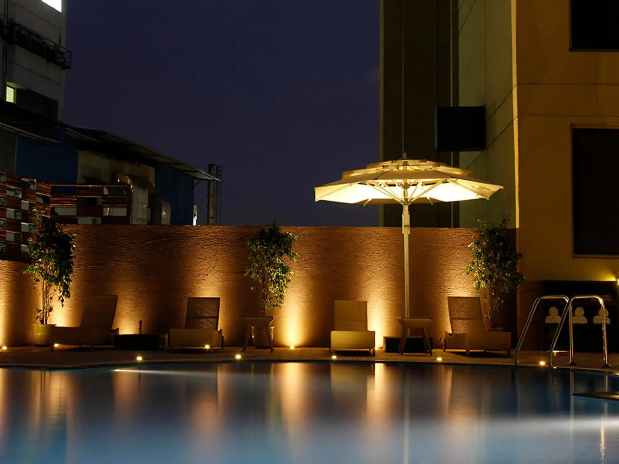 Swimming pool in Sterlings Mac Hotel Swimming pool in Sterlings Mac Hotel