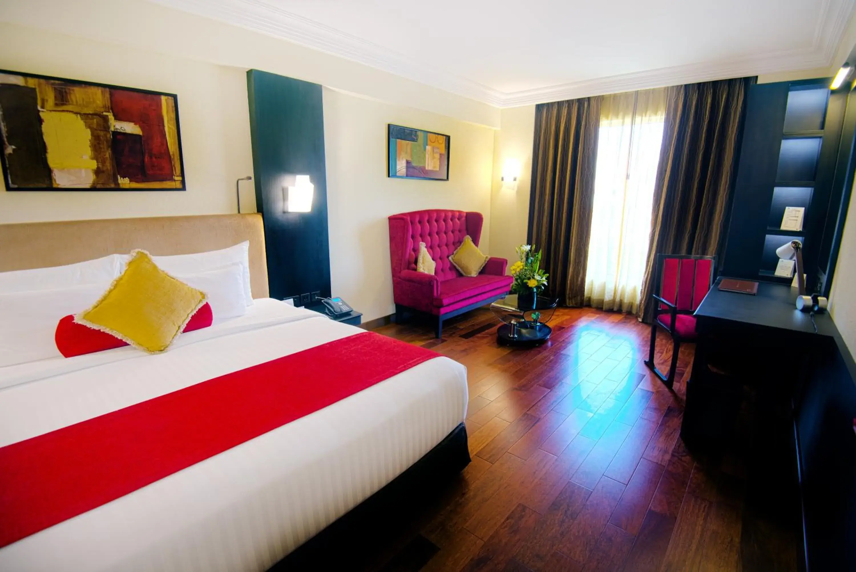 Photo of the whole room, Bed in Sterlings Mac Hotel Photo of the whole room, Bed in Sterlings Mac Hotel