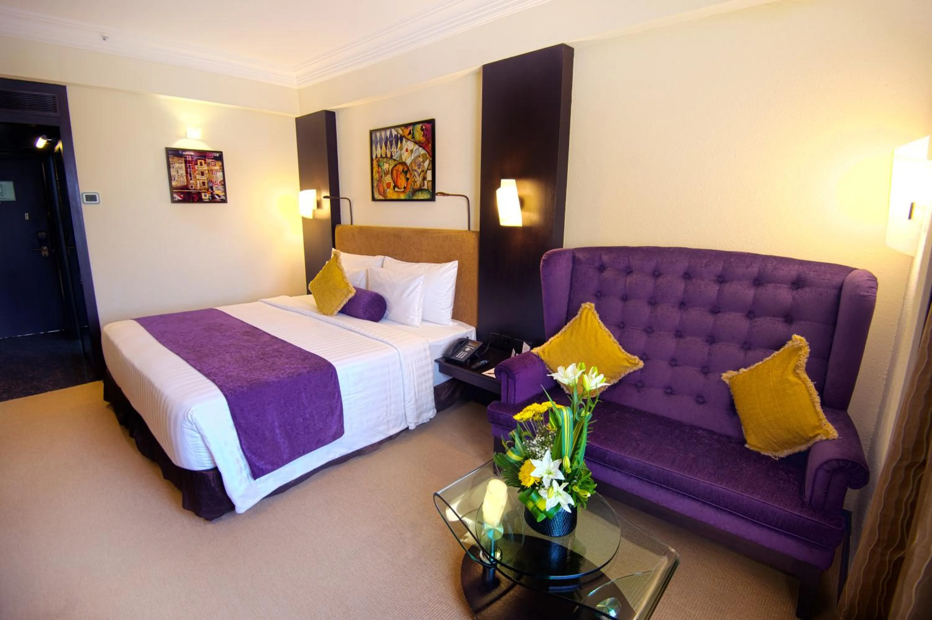 Bed in Sterlings Mac Hotel