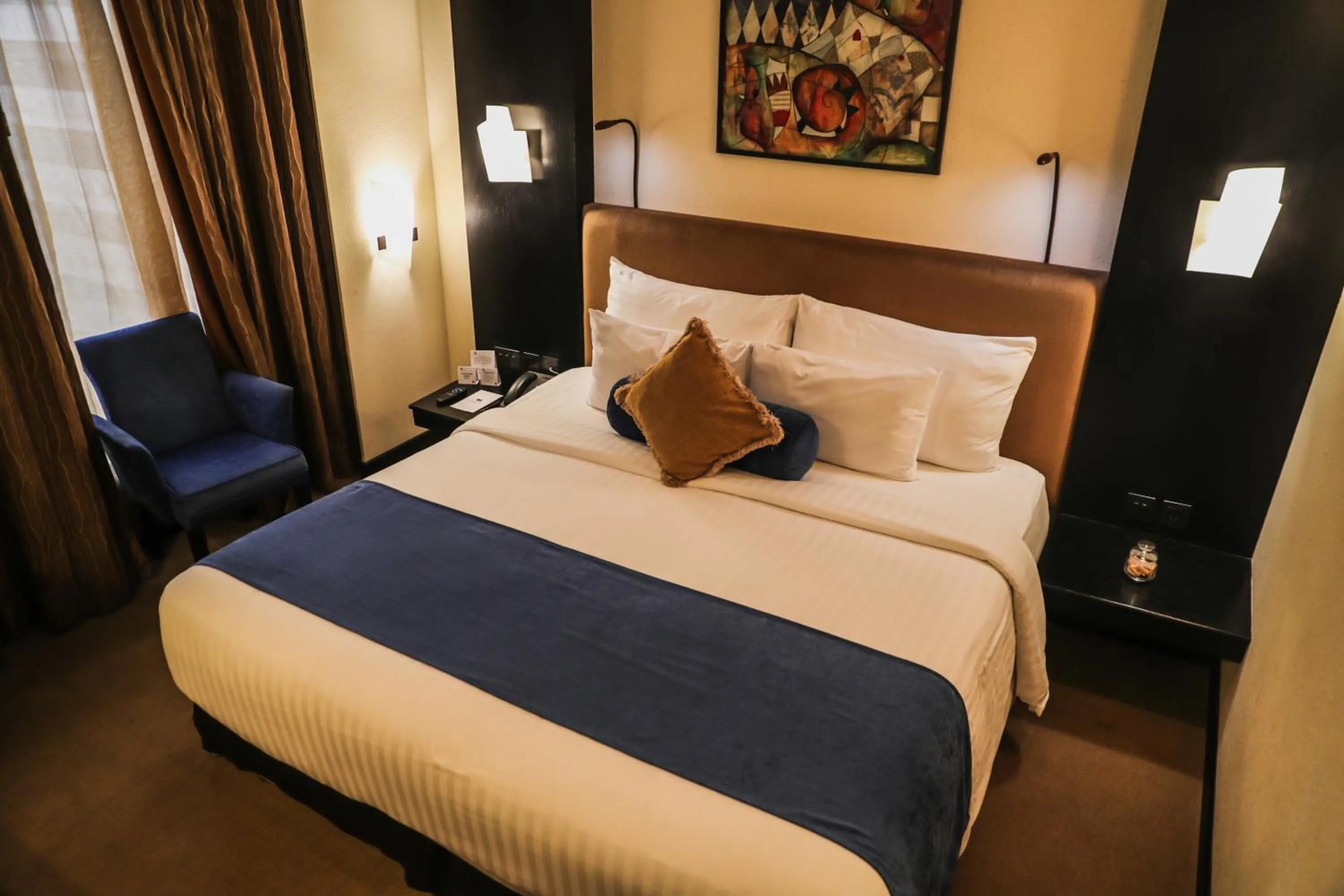 Bed in Sterlings Mac Hotel