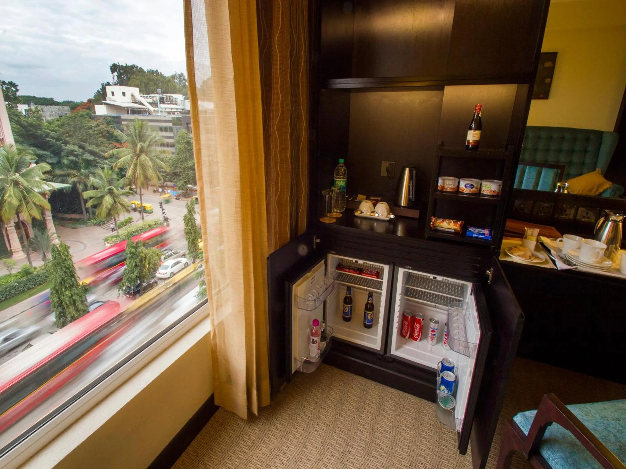 Photo of the whole room in Sterlings Mac Hotel