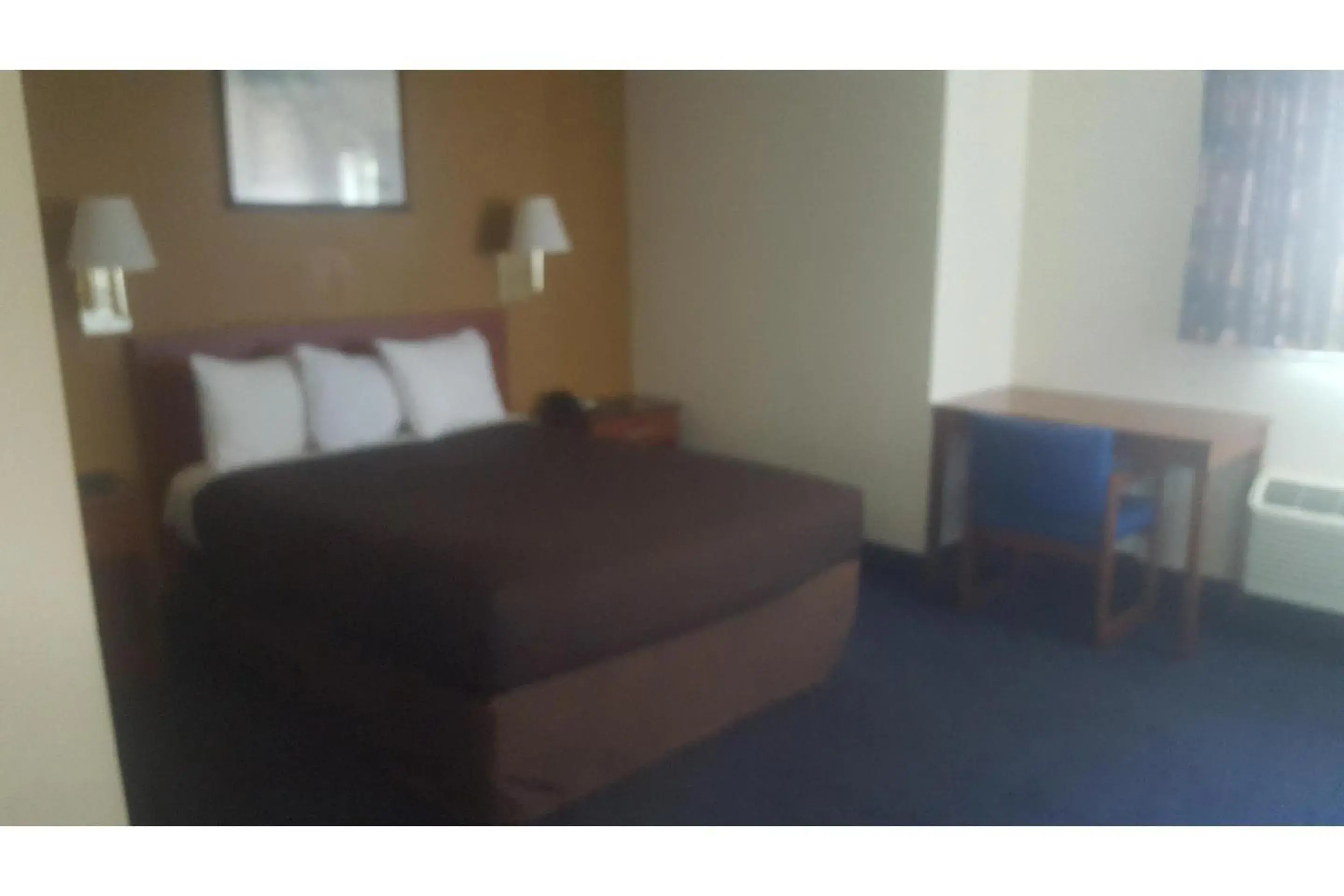 Bedroom, Bed in Studio 6-Richmond, VA - I-64 West Bedroom, Bed in Studio 6-Richmond, VA - I-64 West