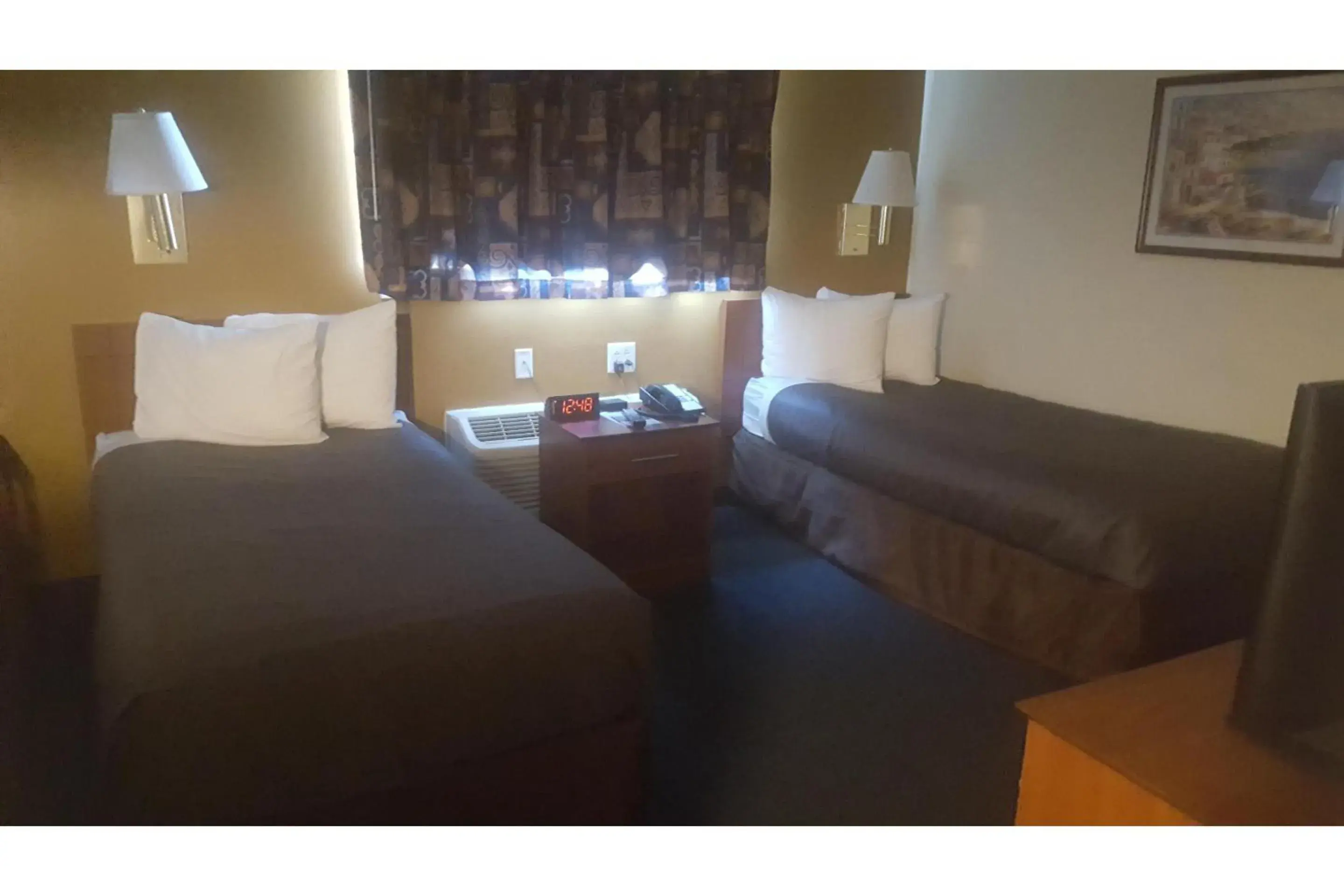 Bedroom in Studio 6-Richmond, VA - I-64 West Bedroom in Studio 6-Richmond, VA - I-64 West