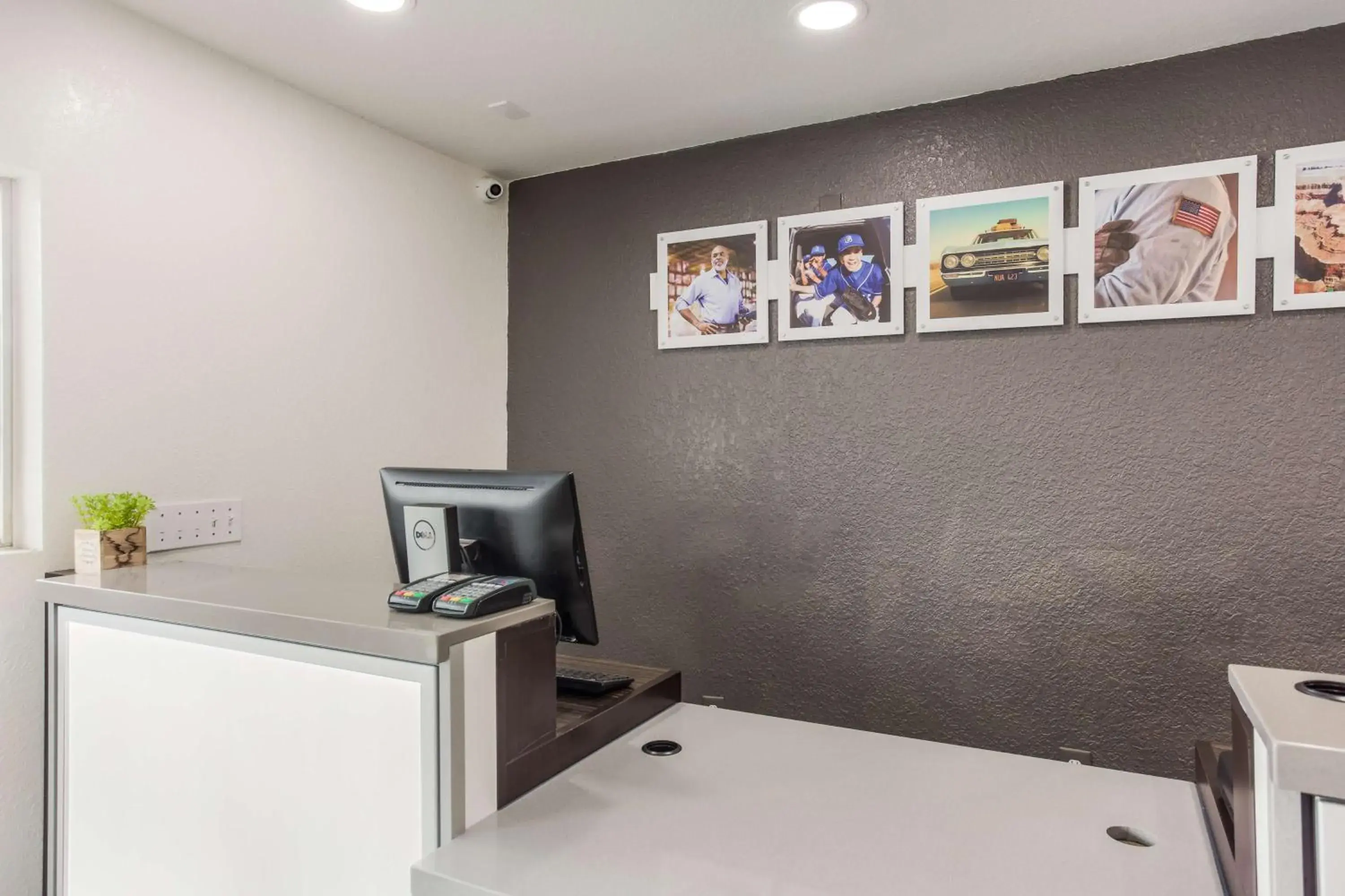 Lobby or reception in Studio 6-Jacksonville, FL - South Lobby or reception in Studio 6-Jacksonville, FL - South