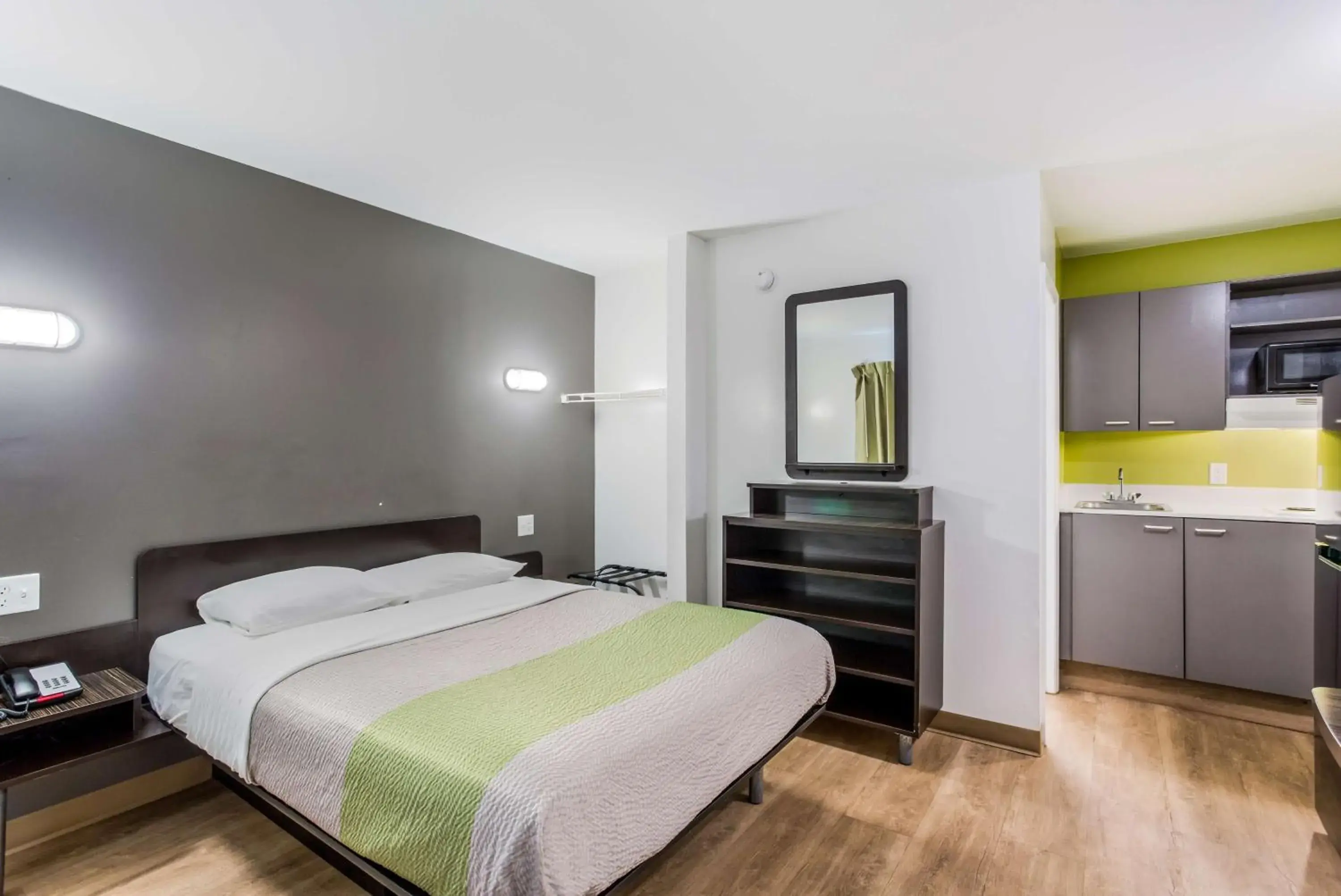 Kitchen or kitchenette, Bed in Studio 6-Jacksonville, FL - South Kitchen or kitchenette, Bed in Studio 6-Jacksonville, FL - South