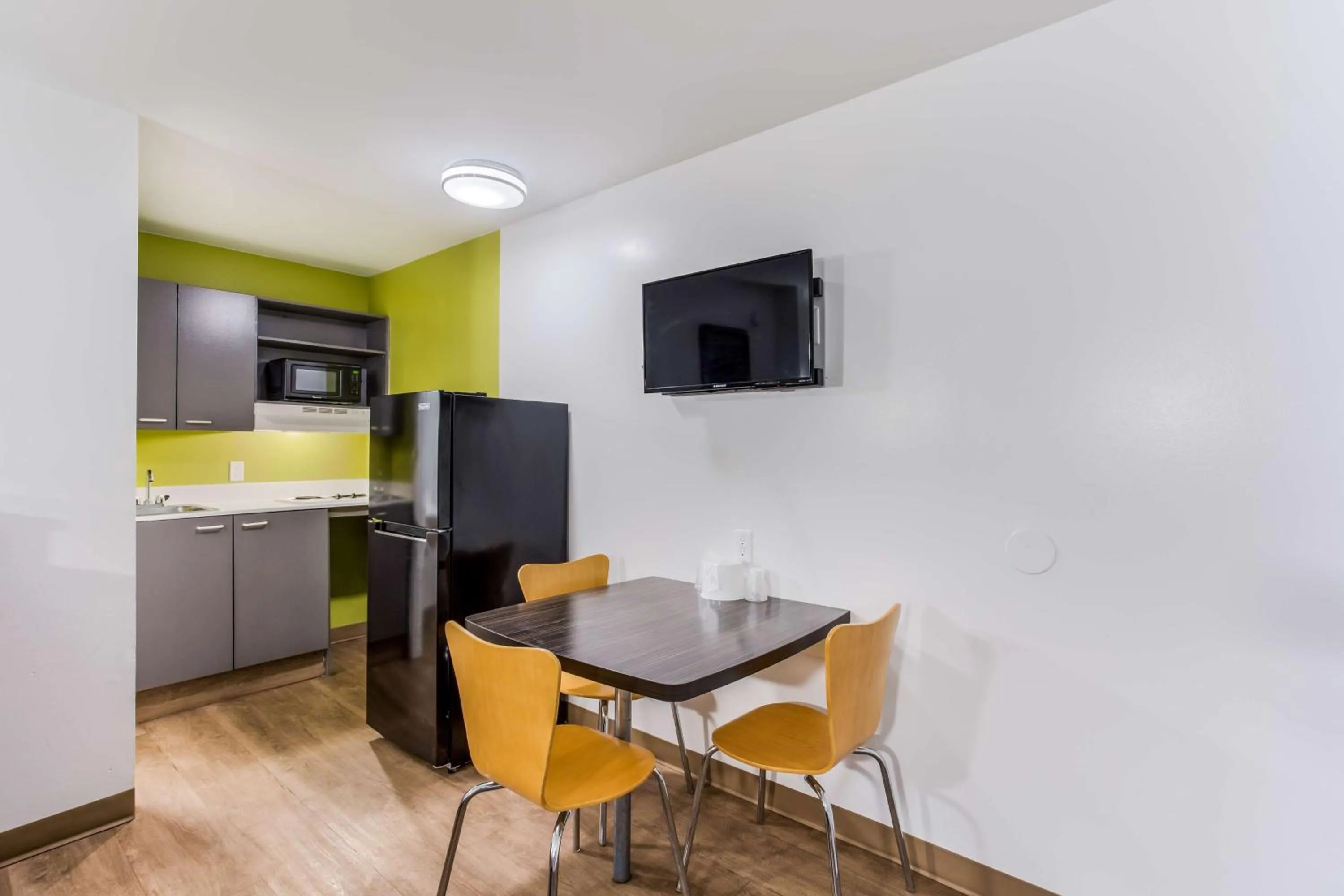 Kitchen or kitchenette in Studio 6-Jacksonville, FL - South