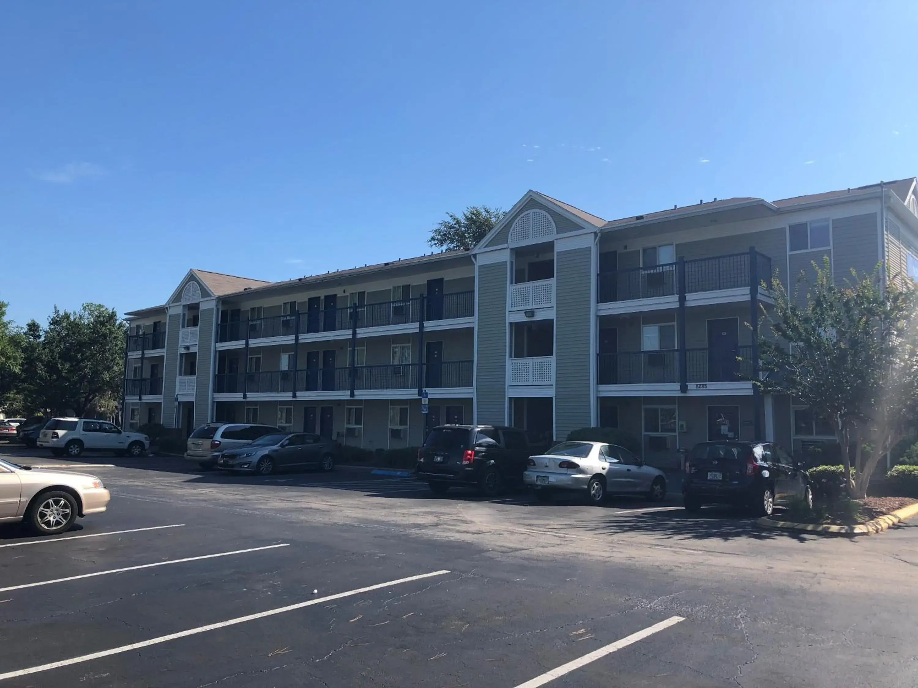 Property building in Studio 6-Jacksonville, FL - South Property building in Studio 6-Jacksonville, FL - South