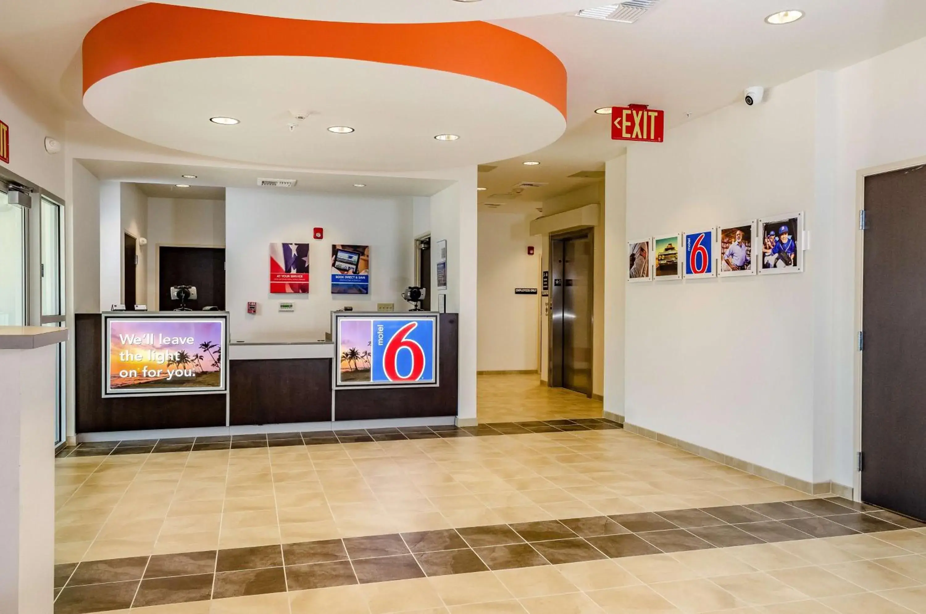 Lobby or reception in Motel 6-Livingston, CA - Merced County Lobby or reception in Motel 6-Livingston, CA - Merced County