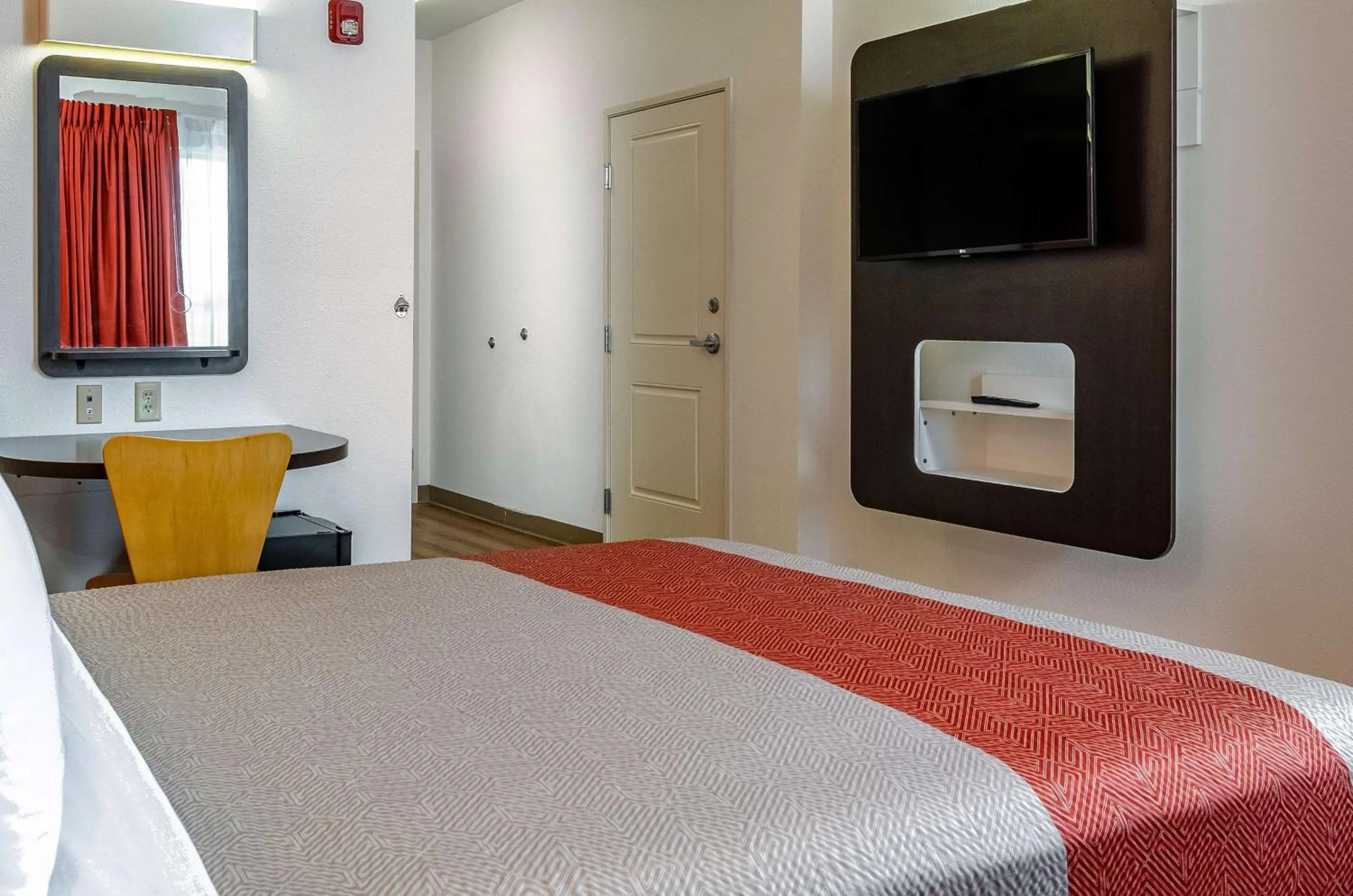 Photo of the whole room, Bed in Motel 6-Livingston, CA - Merced County