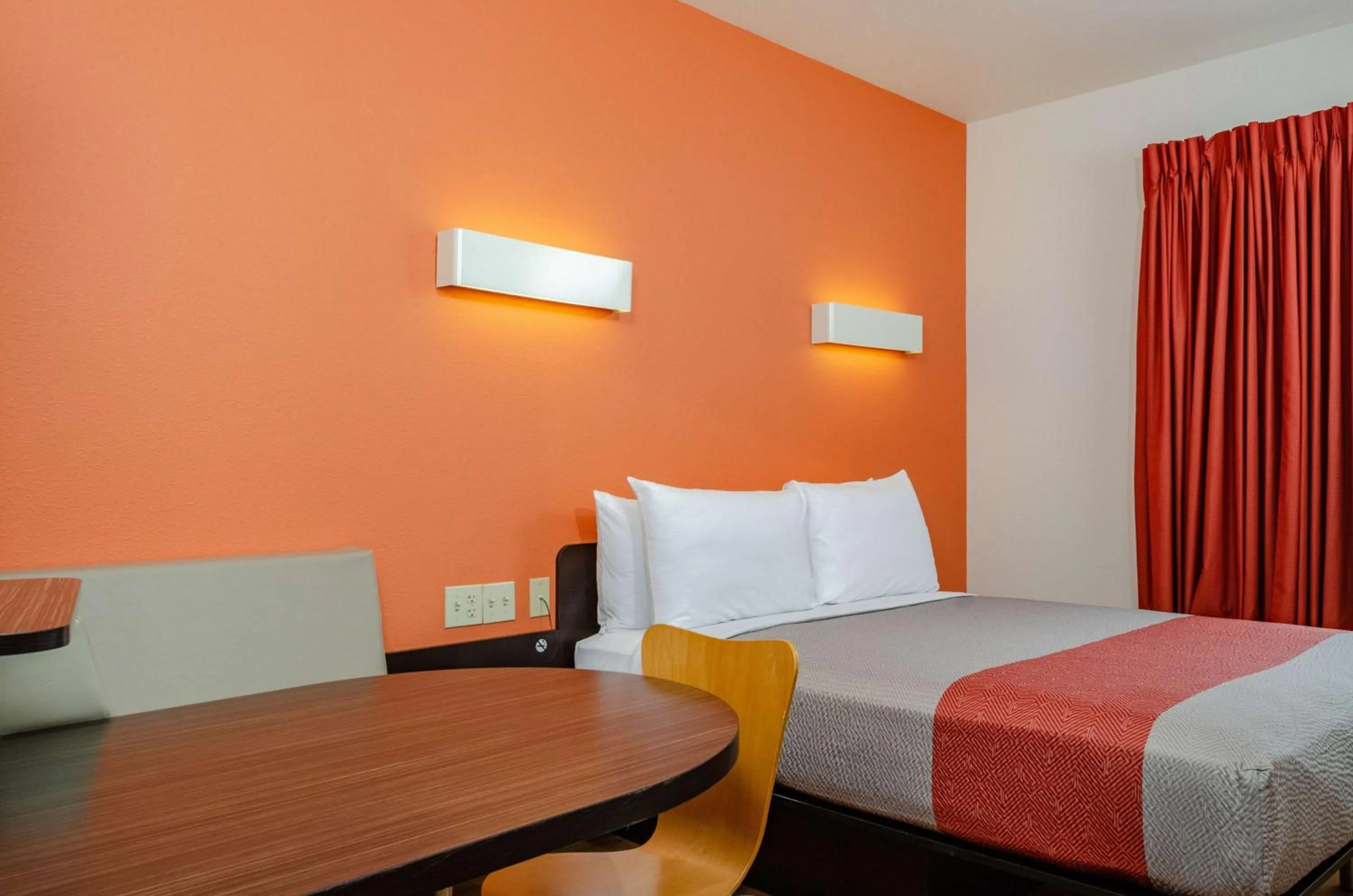 Photo of the whole room, Bed in Motel 6-Livingston, CA - Merced County