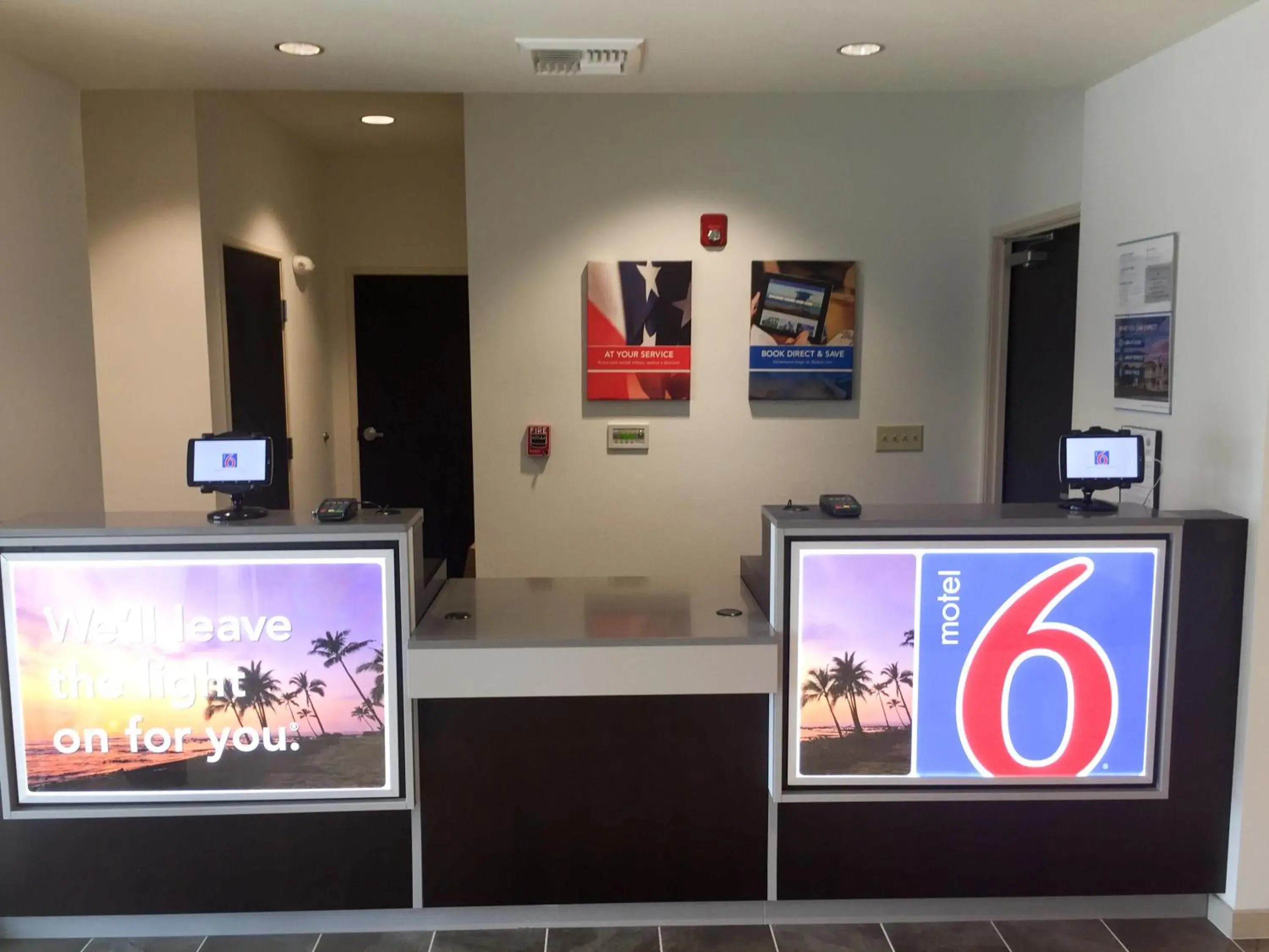 Lobby or reception in Motel 6-Livingston, CA - Merced County Lobby or reception in Motel 6-Livingston, CA - Merced County