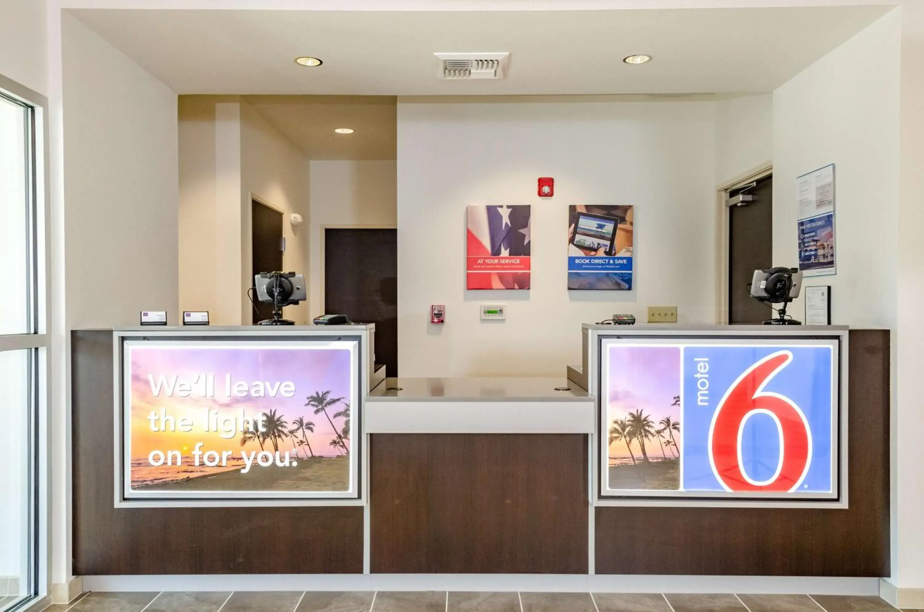 Lobby or reception in Motel 6-Livingston, CA - Merced County Lobby or reception in Motel 6-Livingston, CA - Merced County