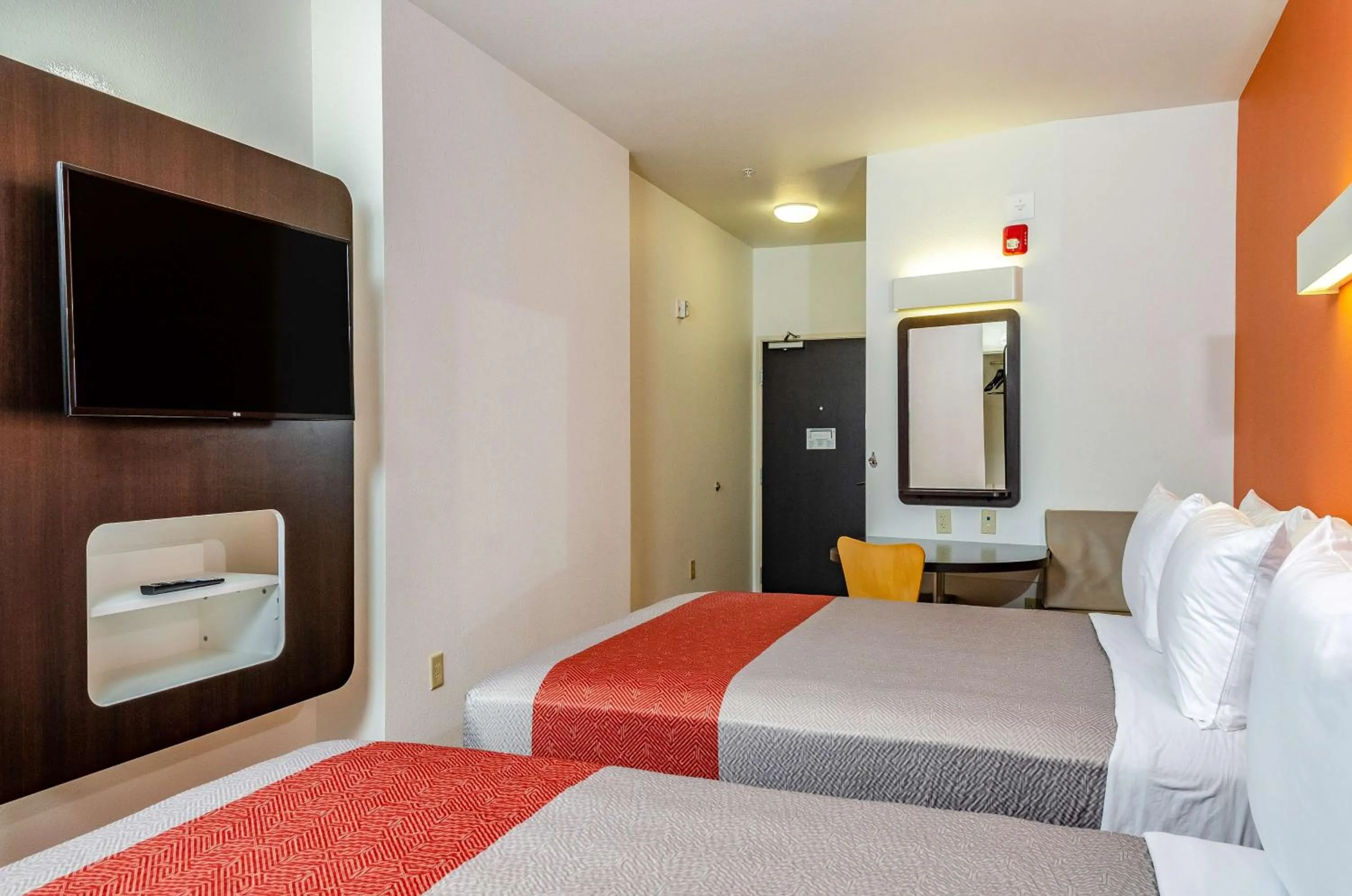 Photo of the whole room, Bed in Motel 6-Livingston, CA - Merced County