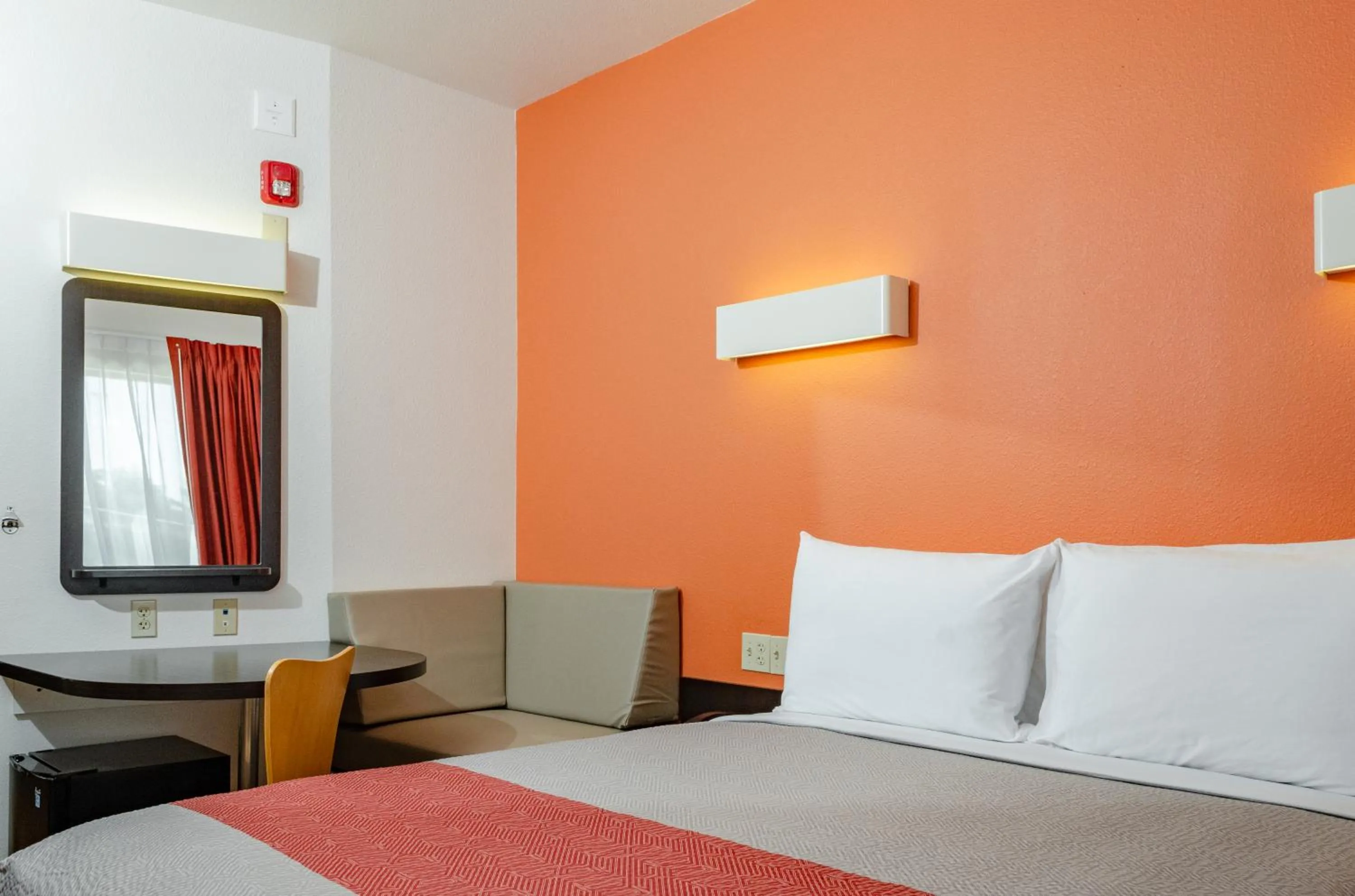 Bed in Motel 6-Livingston, CA - Merced County