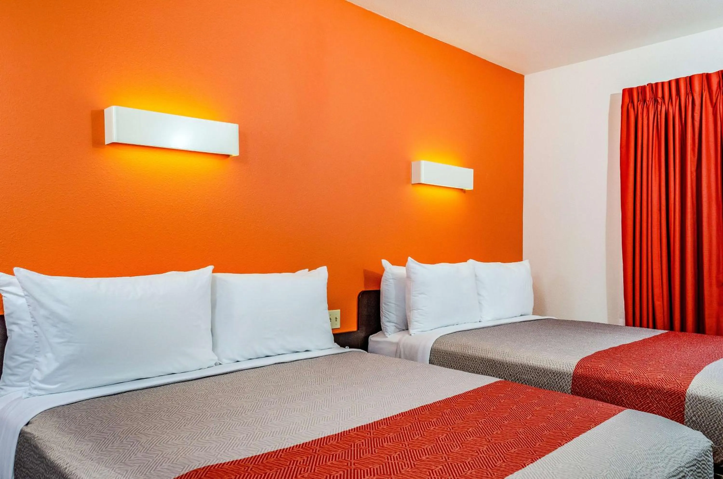 Photo of the whole room, Bed in Motel 6-Livingston, CA - Merced County