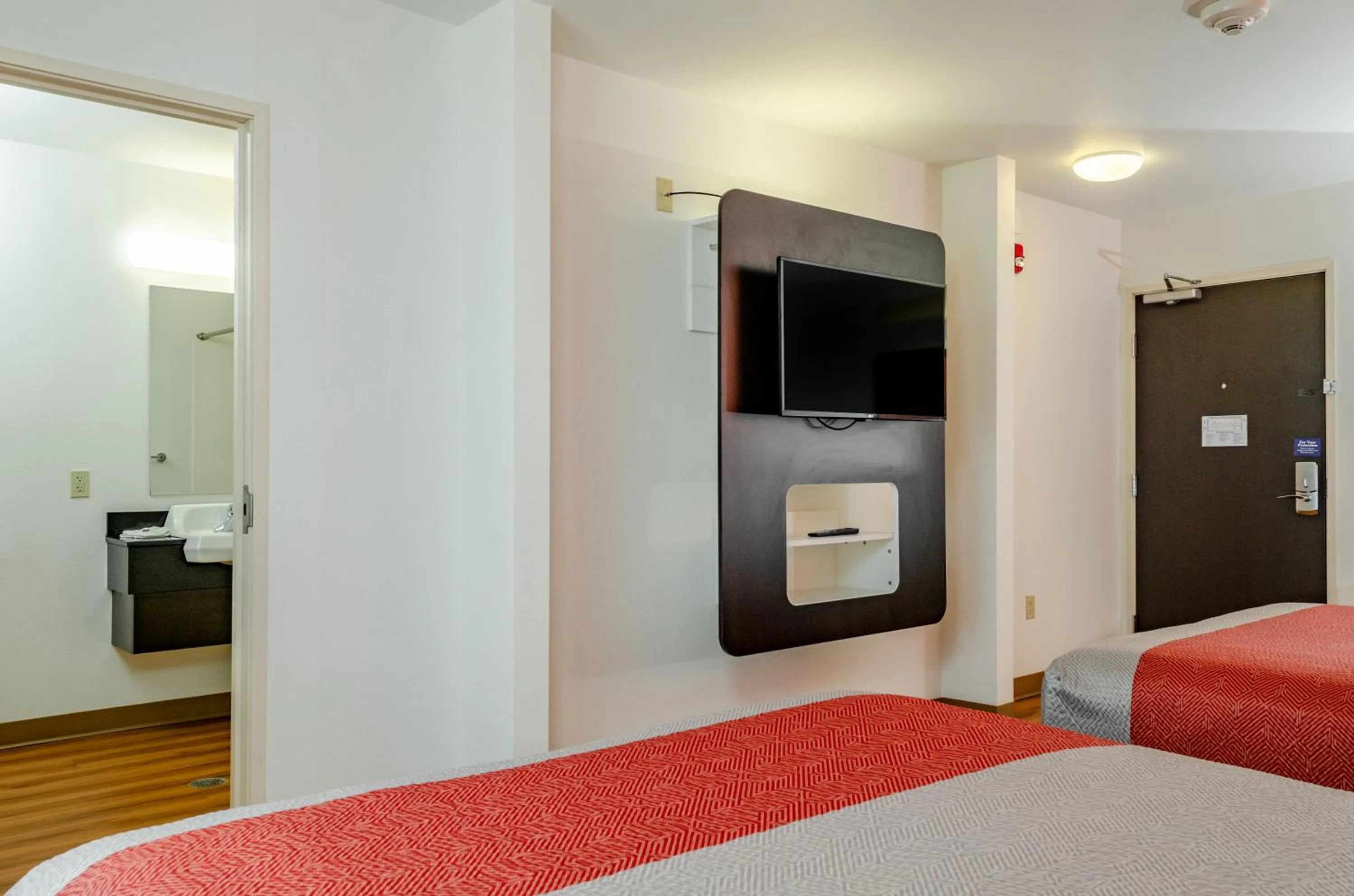 Bed in Motel 6-Livingston, CA - Merced County