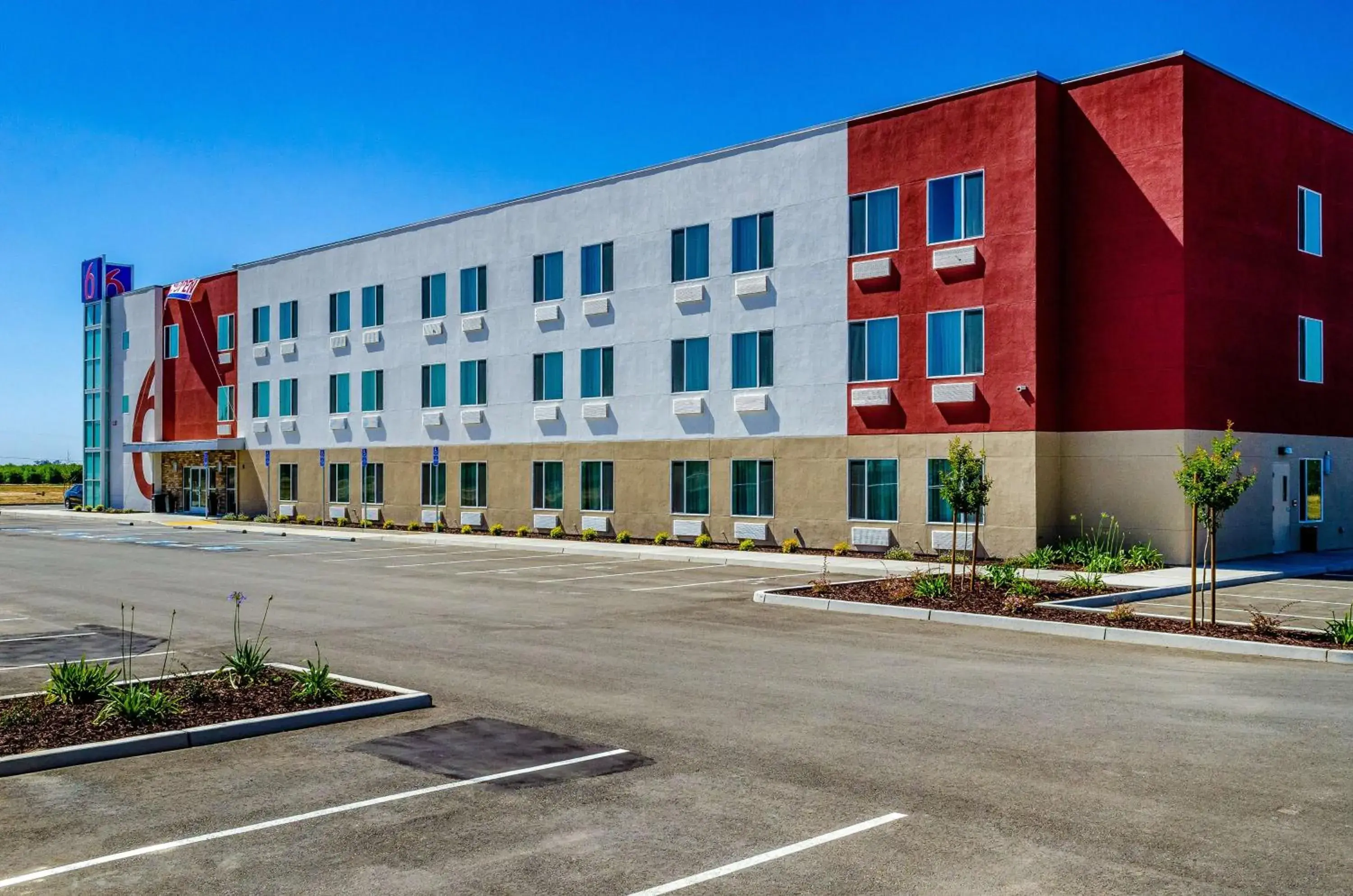 Property building in Motel 6-Livingston, CA - Merced County Property building in Motel 6-Livingston, CA - Merced County