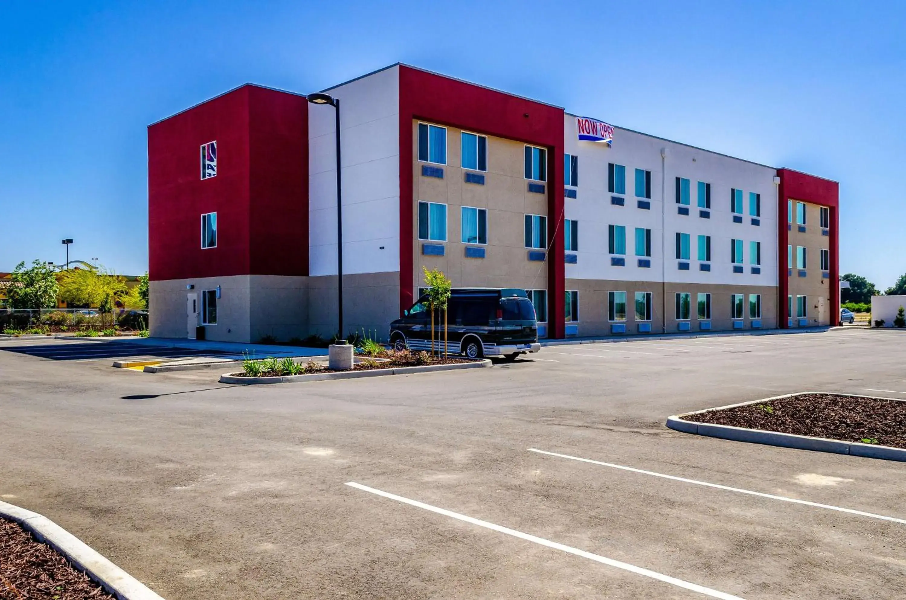 Property building in Motel 6-Livingston, CA - Merced County Property building in Motel 6-Livingston, CA - Merced County
