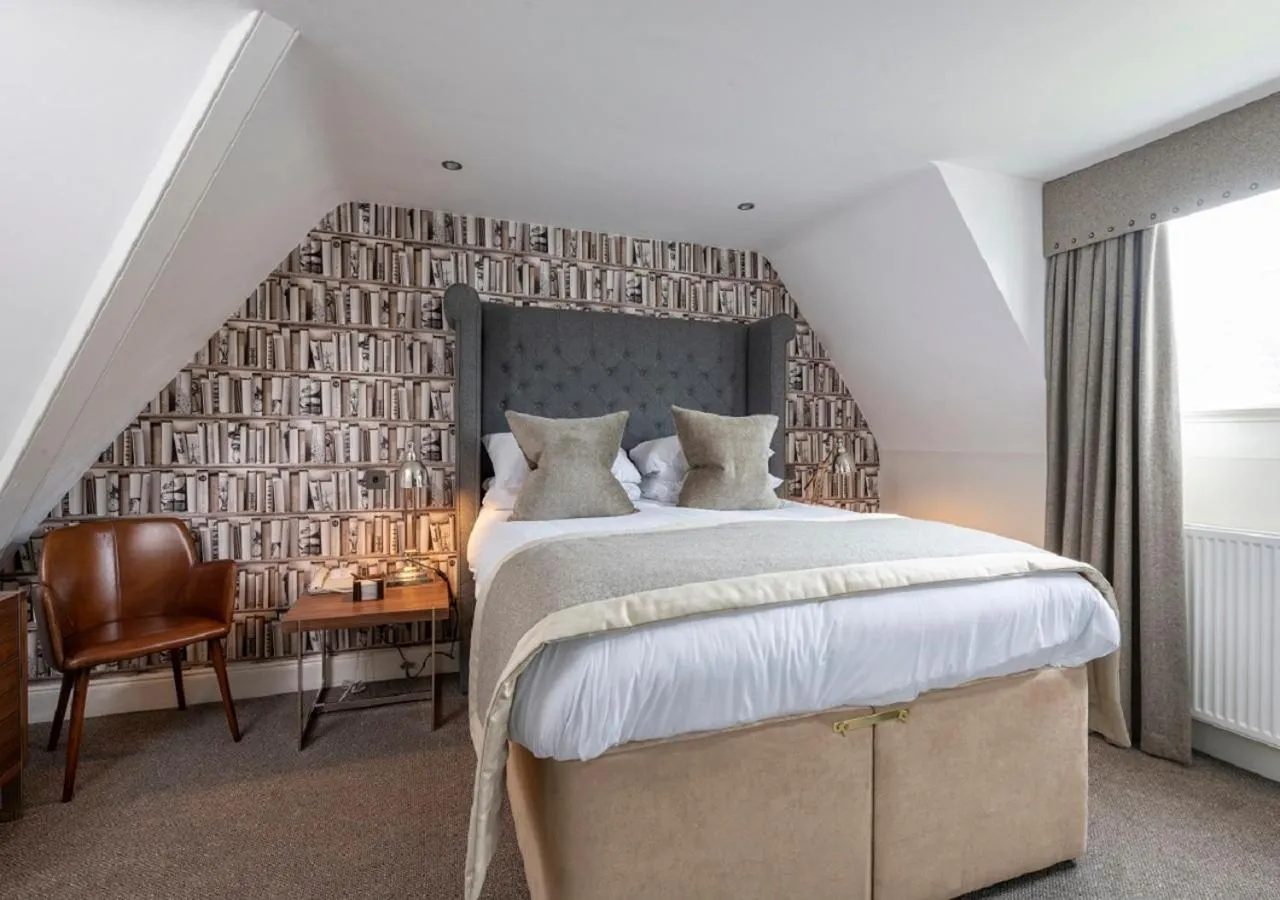 Shower, Bed in The Lovat, Loch Ness