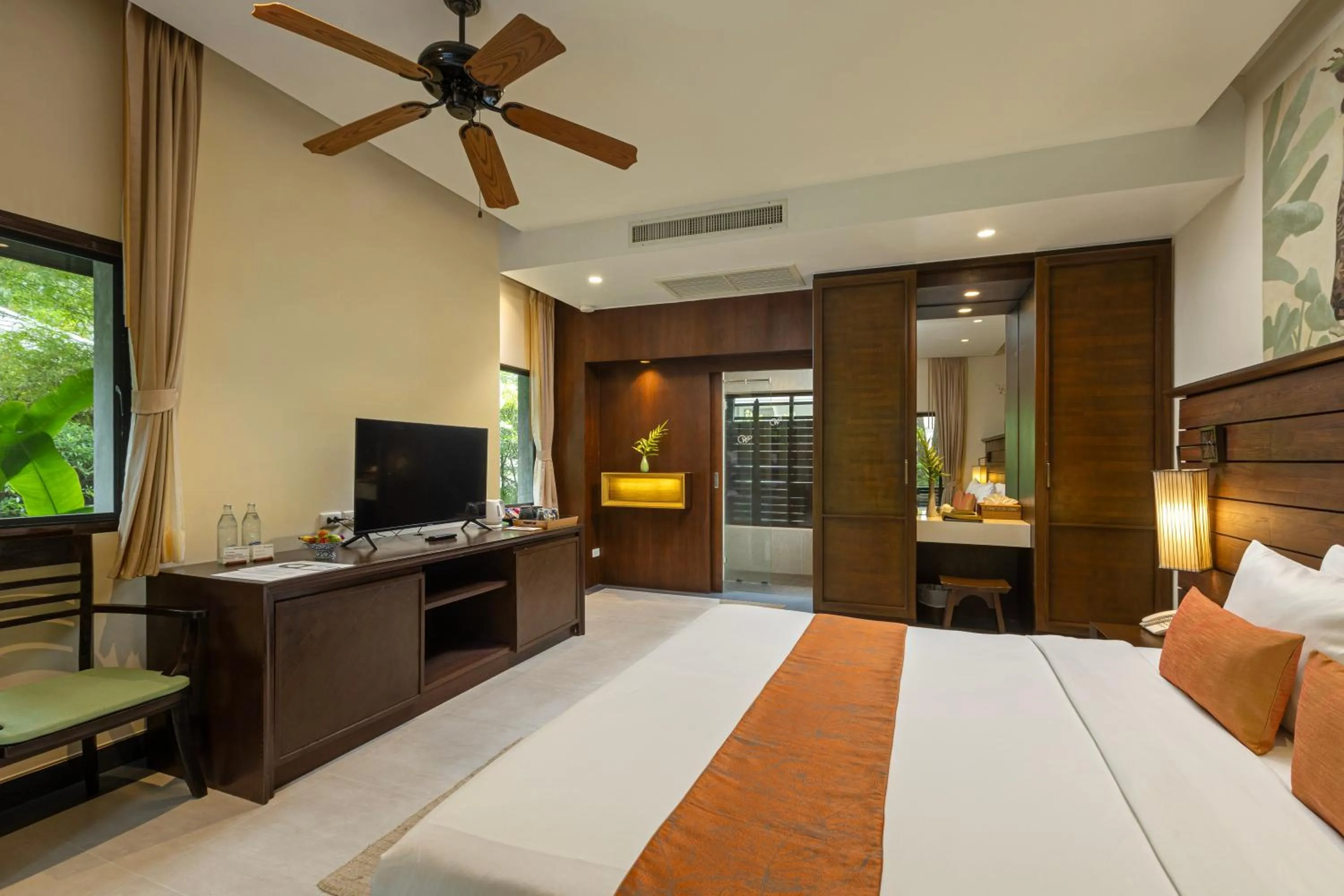 Communal lounge/ TV room, Bed in Khaolak Wanaburee Resort - SHA Extra Plus