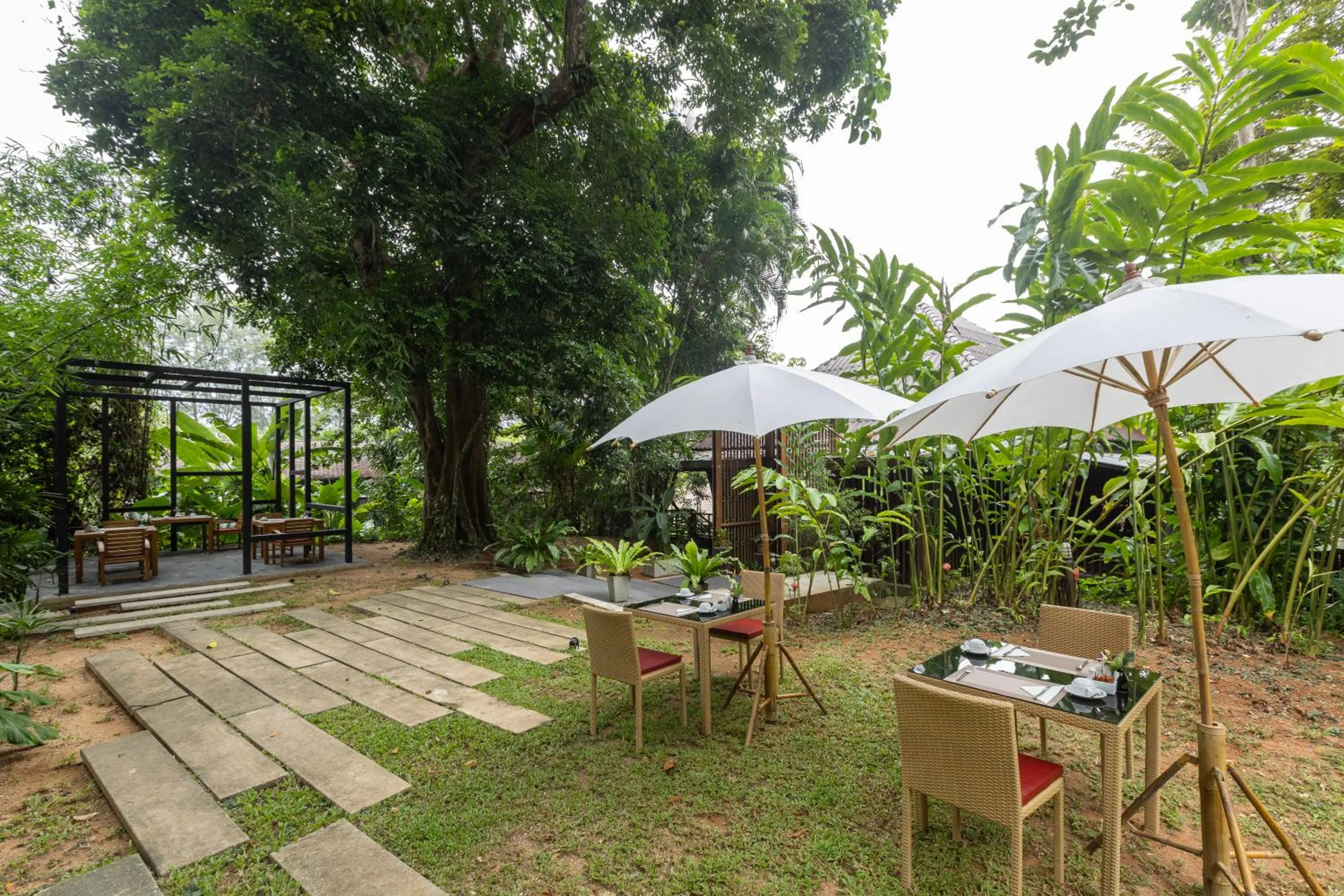 Restaurant/places to eat in Khaolak Wanaburee Resort - SHA Extra Plus