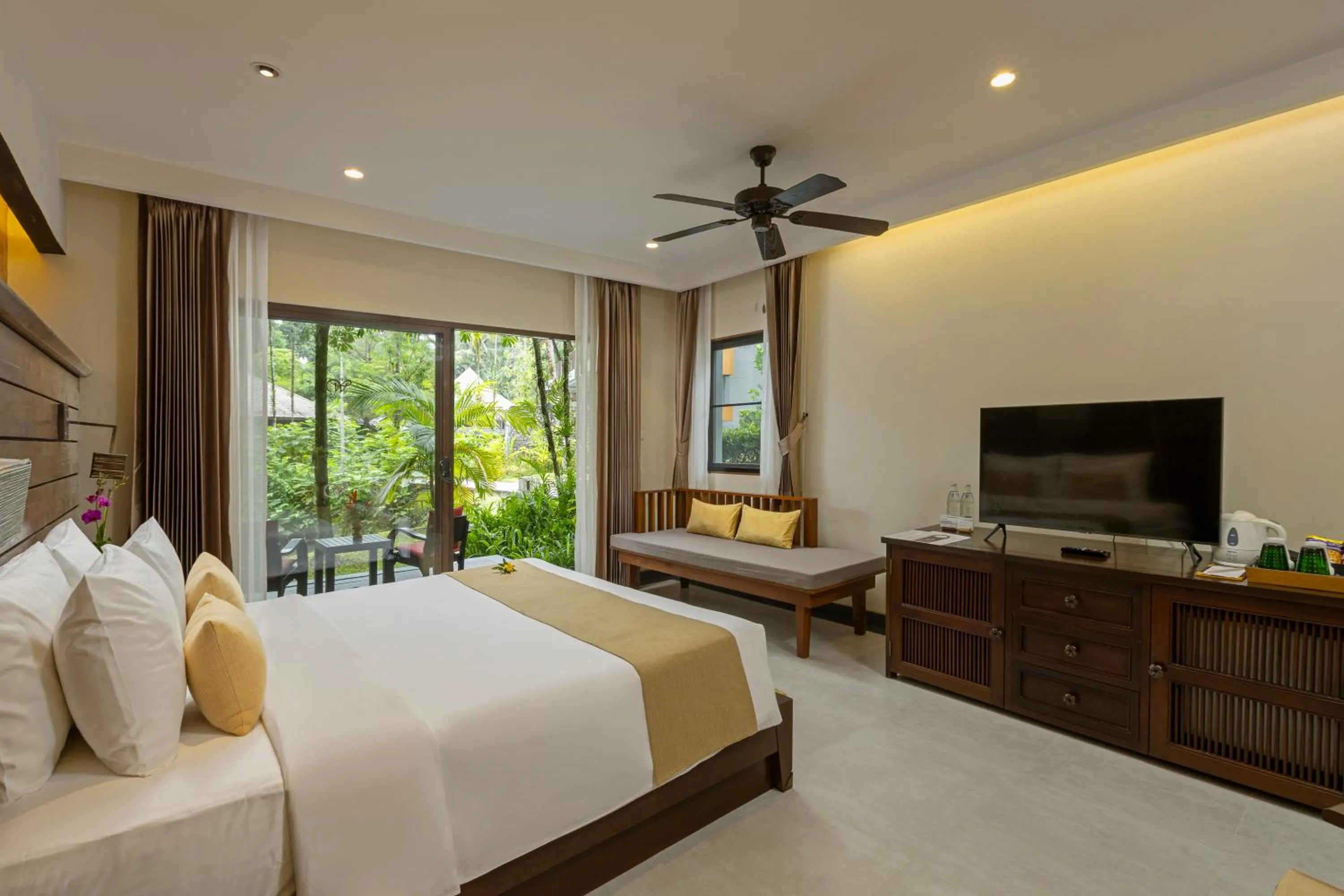 Bed in Khaolak Wanaburee Resort - SHA Extra Plus