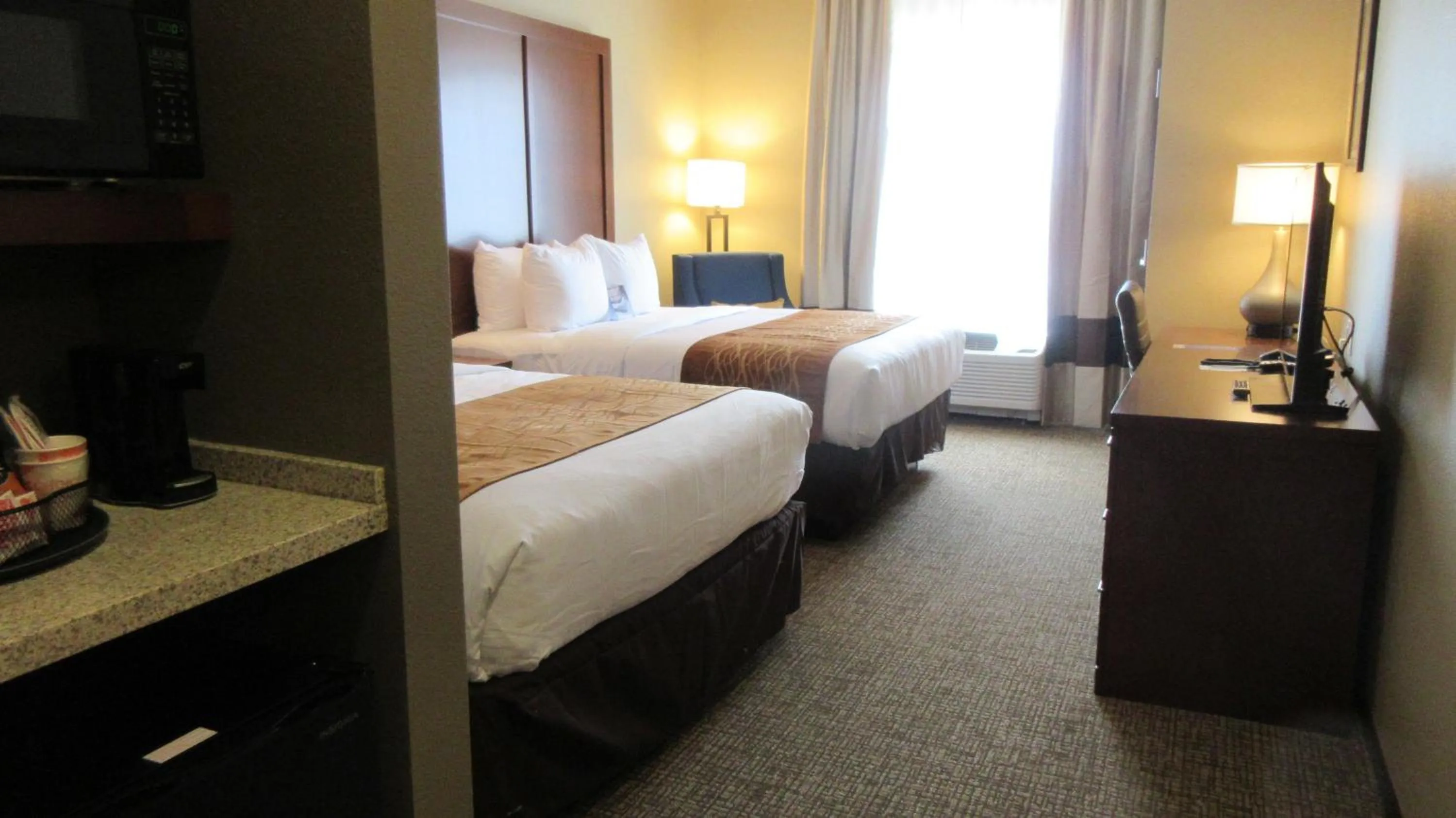 Photo of the whole room, Bed in Comfort Inn & Suites Boise Airport