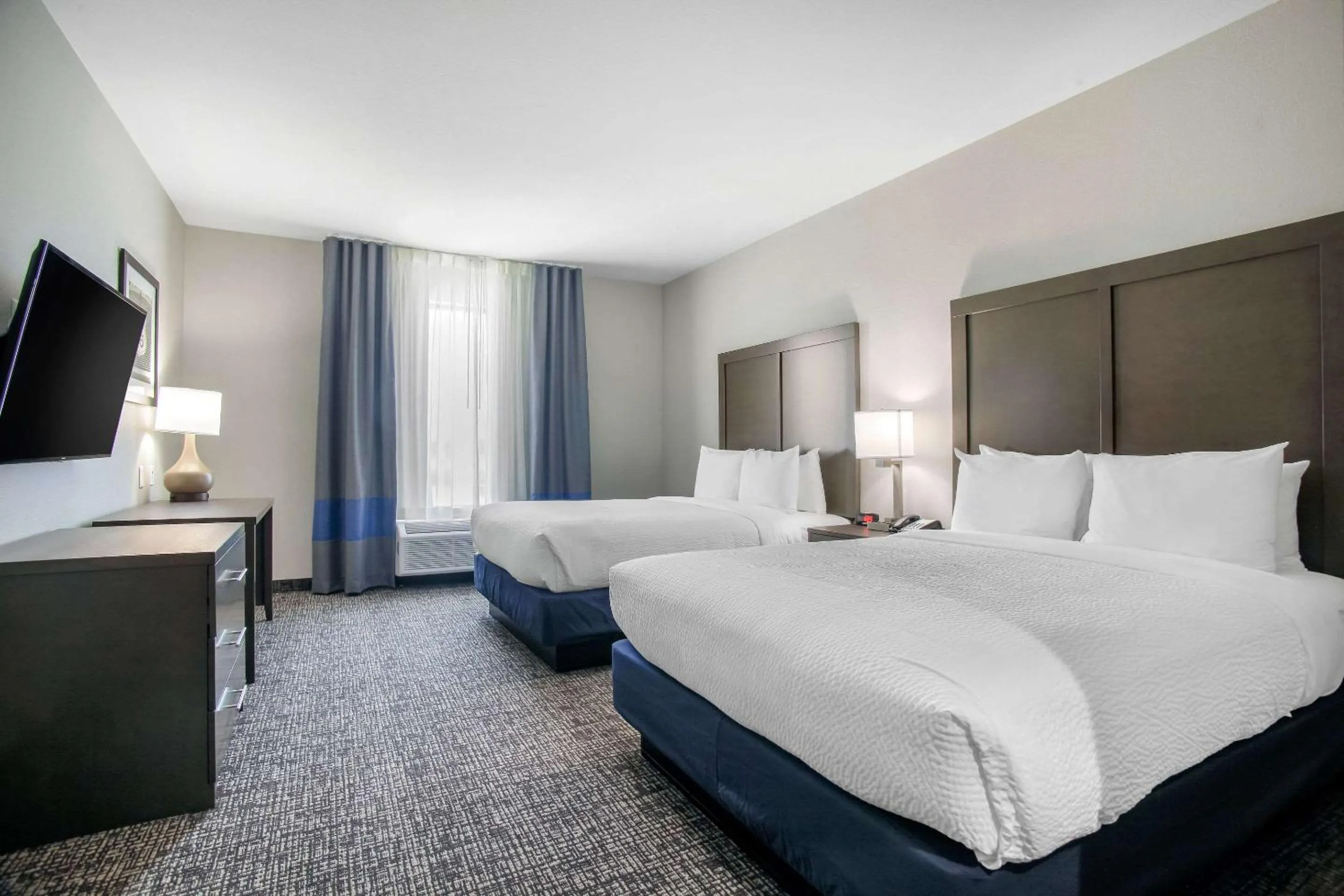 Photo of the whole room, Bed in Holiday Inn Express & Suites Tulsa East - Catoosa by IHG
