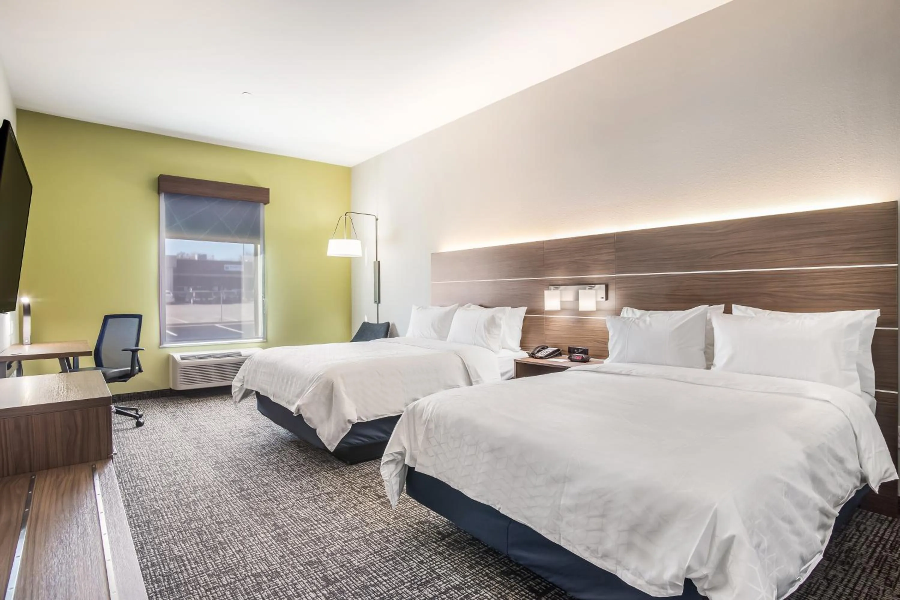 Photo of the whole room, Bed in Holiday Inn Express & Suites Tulsa East - Catoosa by IHG