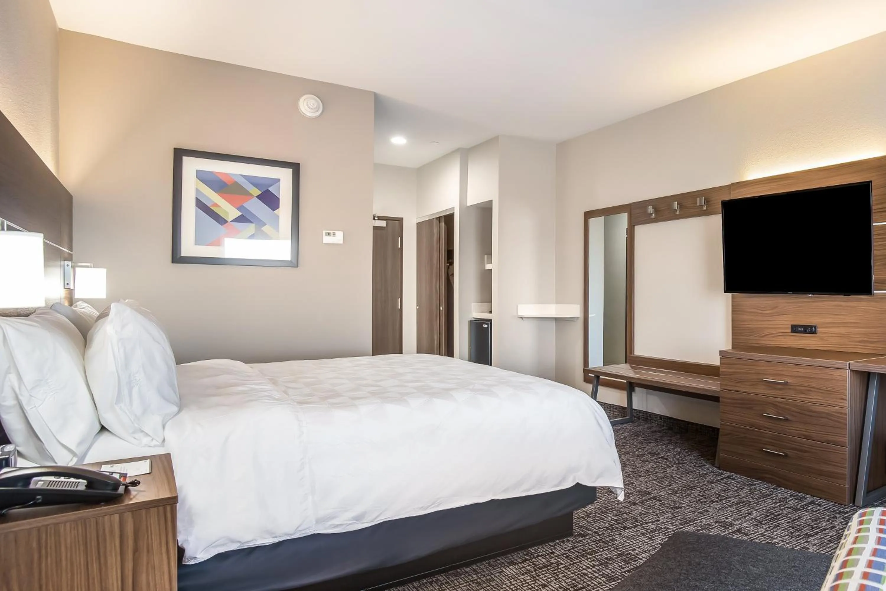 Photo of the whole room, Bed in Holiday Inn Express & Suites Tulsa East - Catoosa by IHG